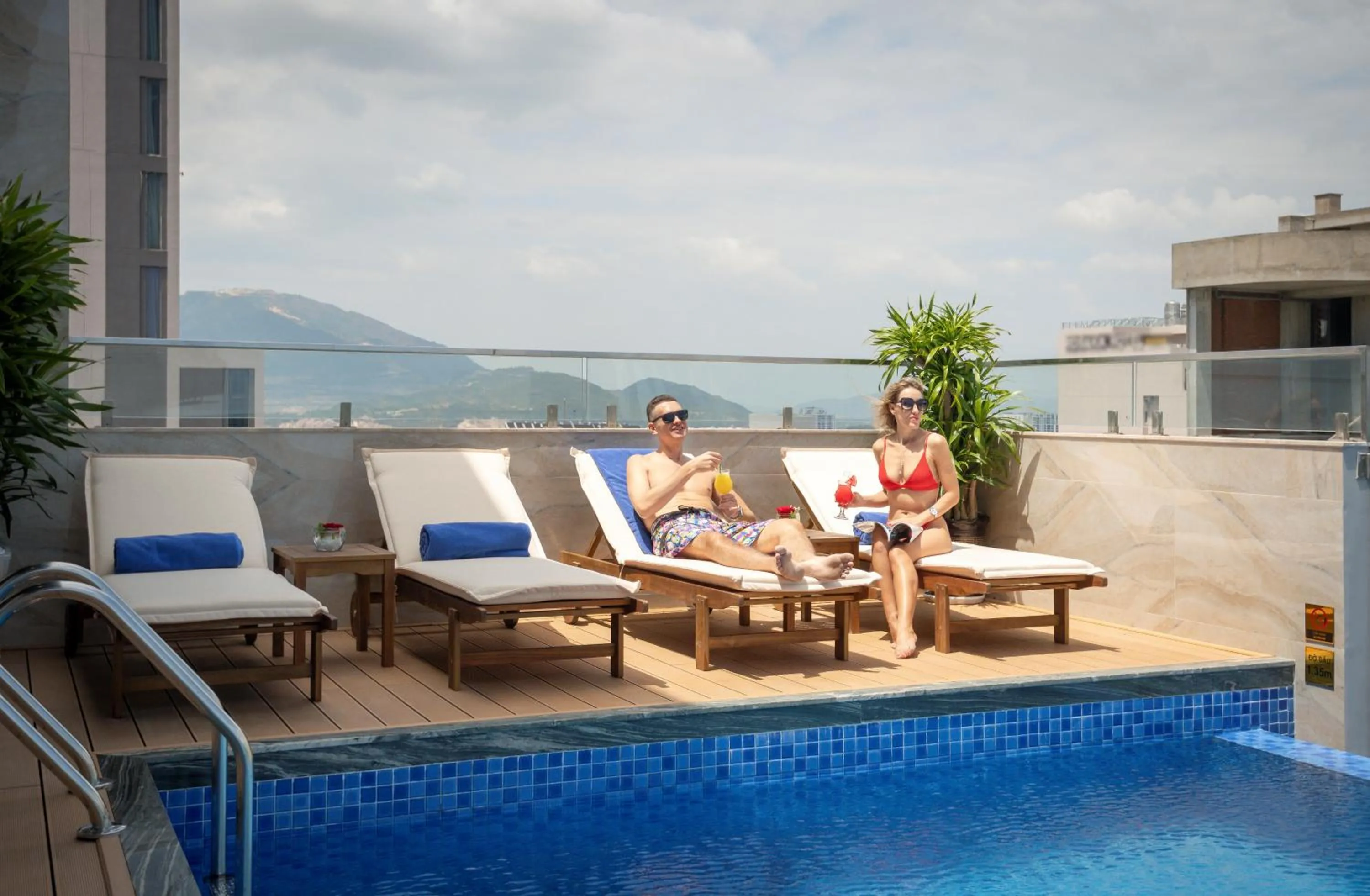 Swimming pool in Maris Hotel Nha Trang