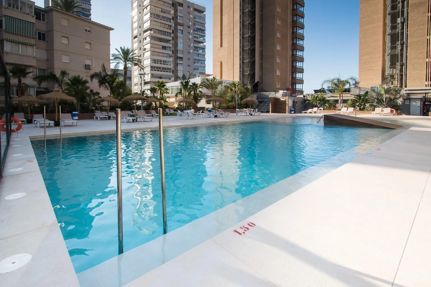 Swimming pool in Les Dunes Comodoro
