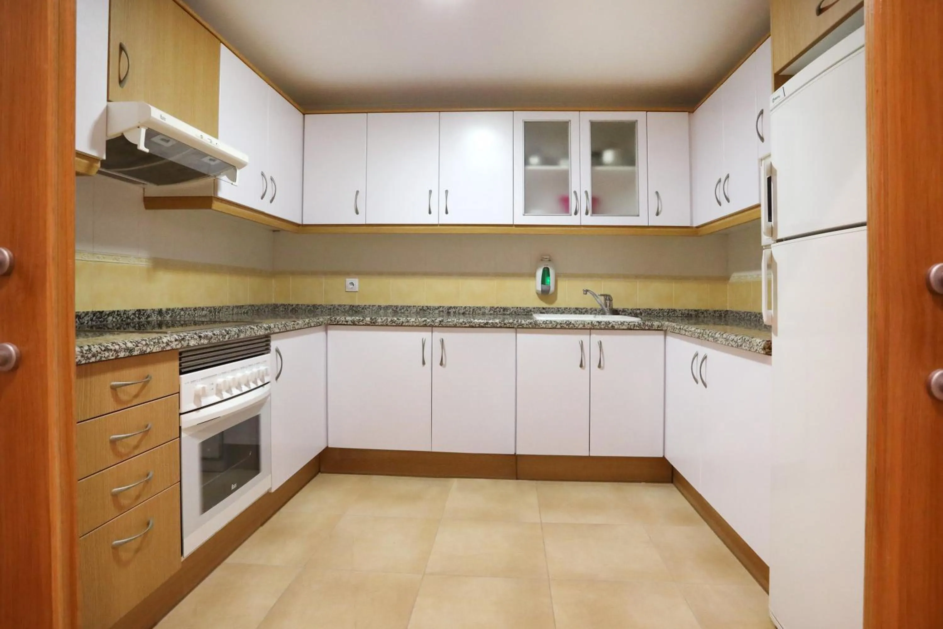 Kitchen or kitchenette in Aparthotel Albufera