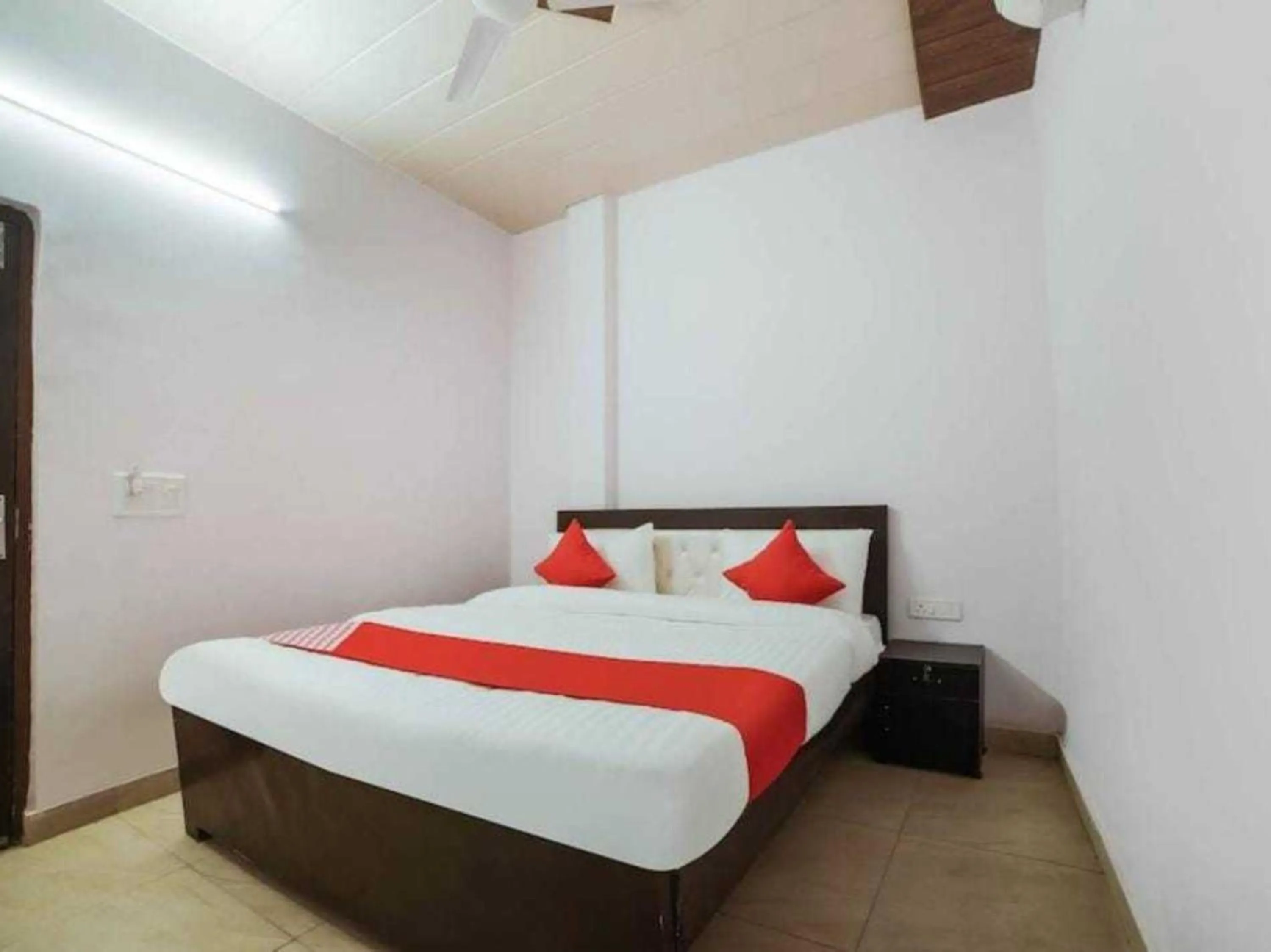 Bedroom, Bed in Hotel O KL khari Near Ashoka Park Mein Metro