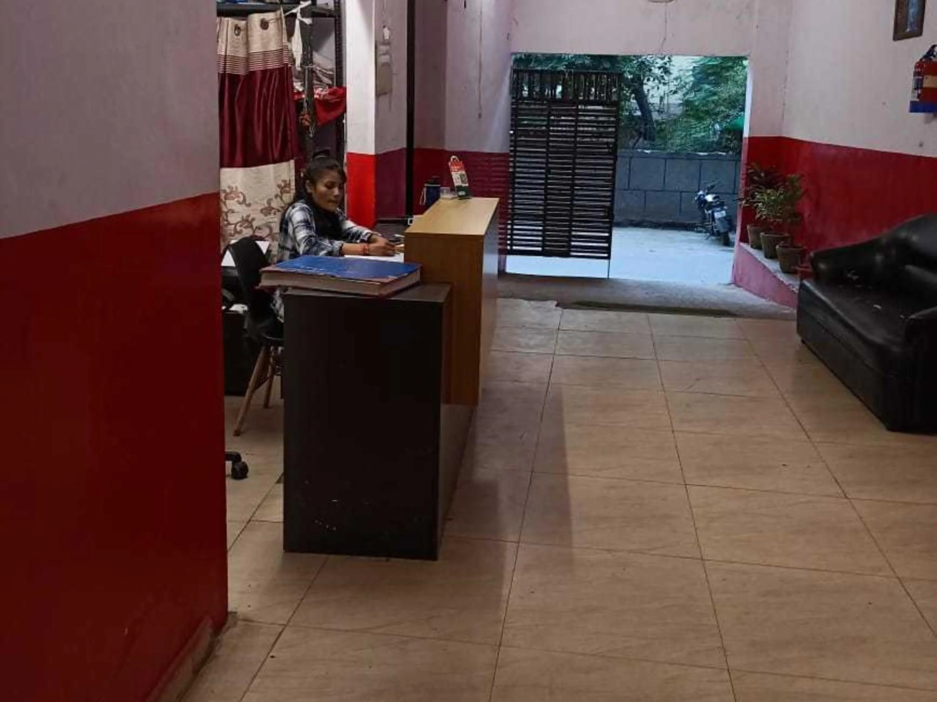 Lobby or reception in Hotel O KL khari Near Ashoka Park Mein Metro