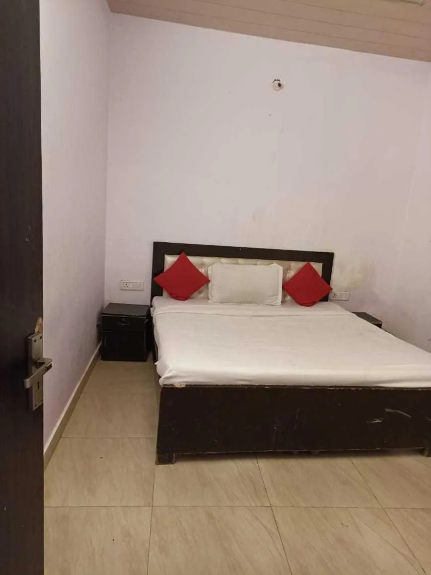 Bedroom, Bed in Hotel O KL khari Near Ashoka Park Mein Metro