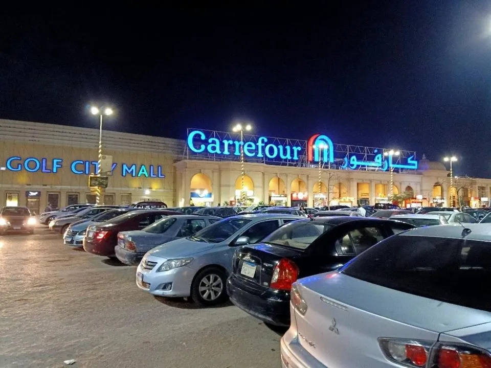 Supermarket/grocery shop in Maison 7