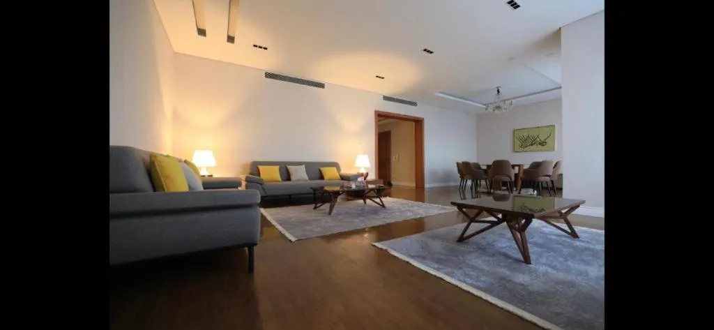 Three-Bedroom Apartment with Balcony in Maison 7