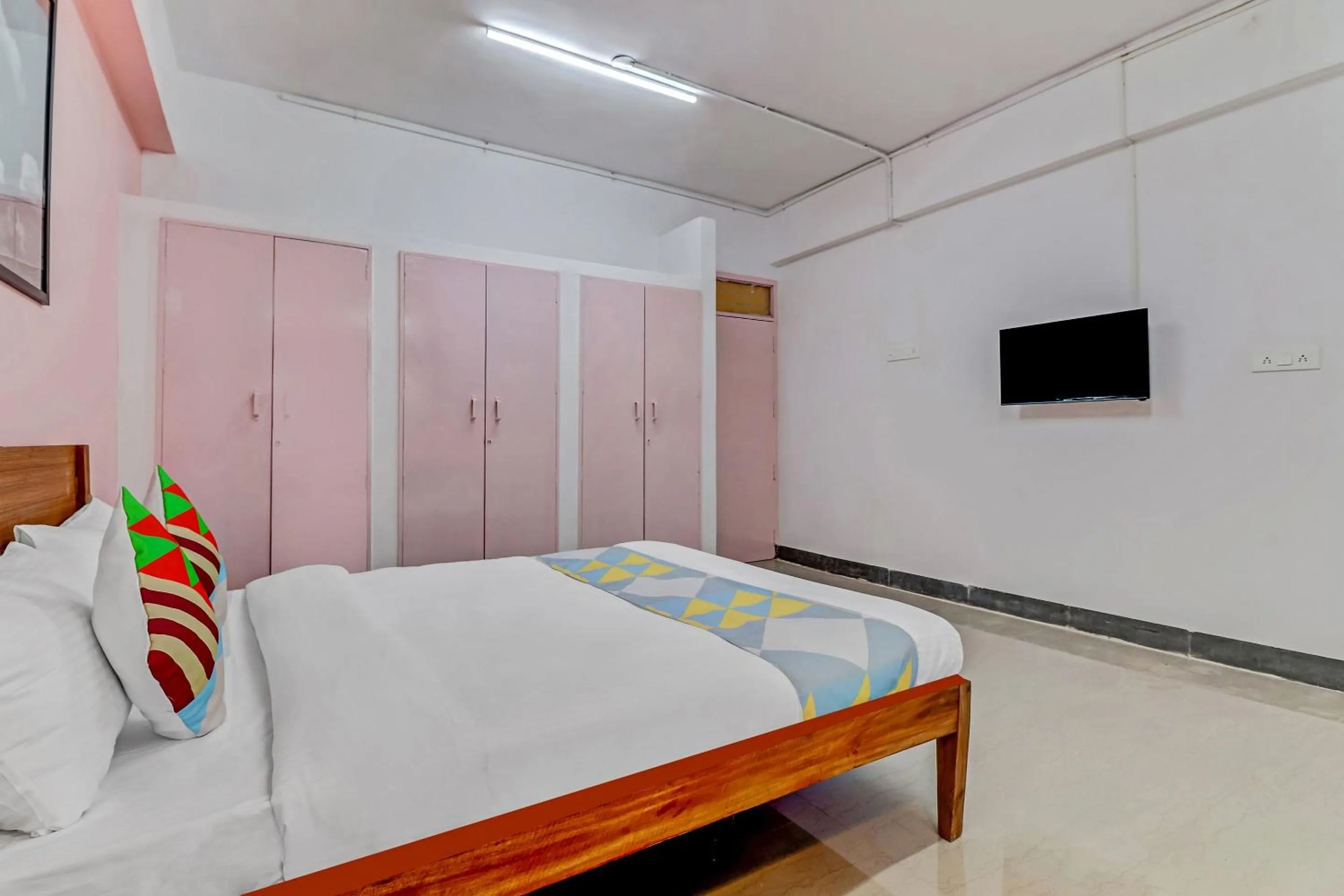 Bedroom, Bed in Capital O Elite Stay Jp Nagar Near SRI SATHYA GANAPATHI SHIRDI SAIBABA Temple
