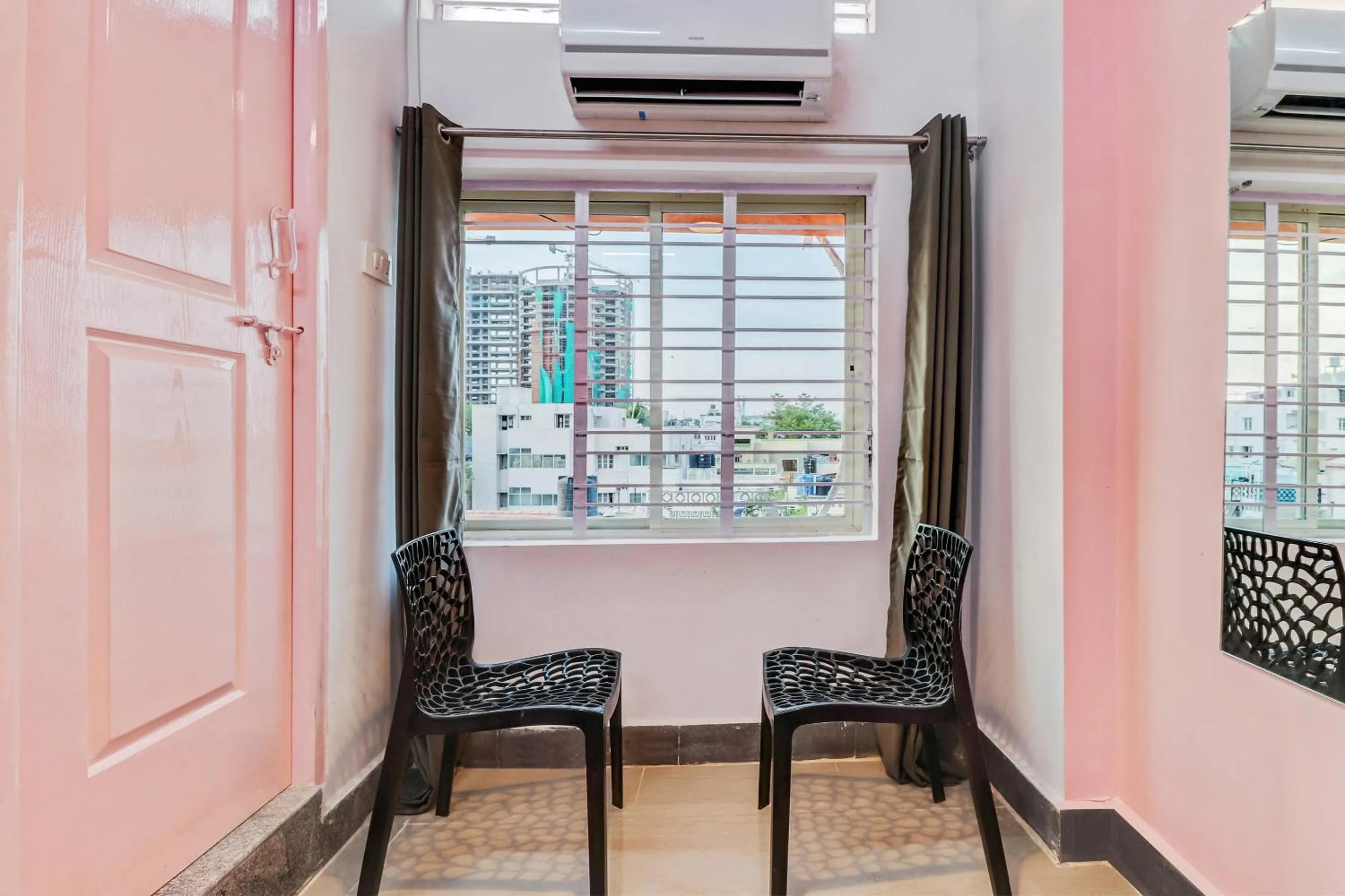 Lobby or reception in Capital O Elite Stay Jp Nagar Near SRI SATHYA GANAPATHI SHIRDI SAIBABA Temple