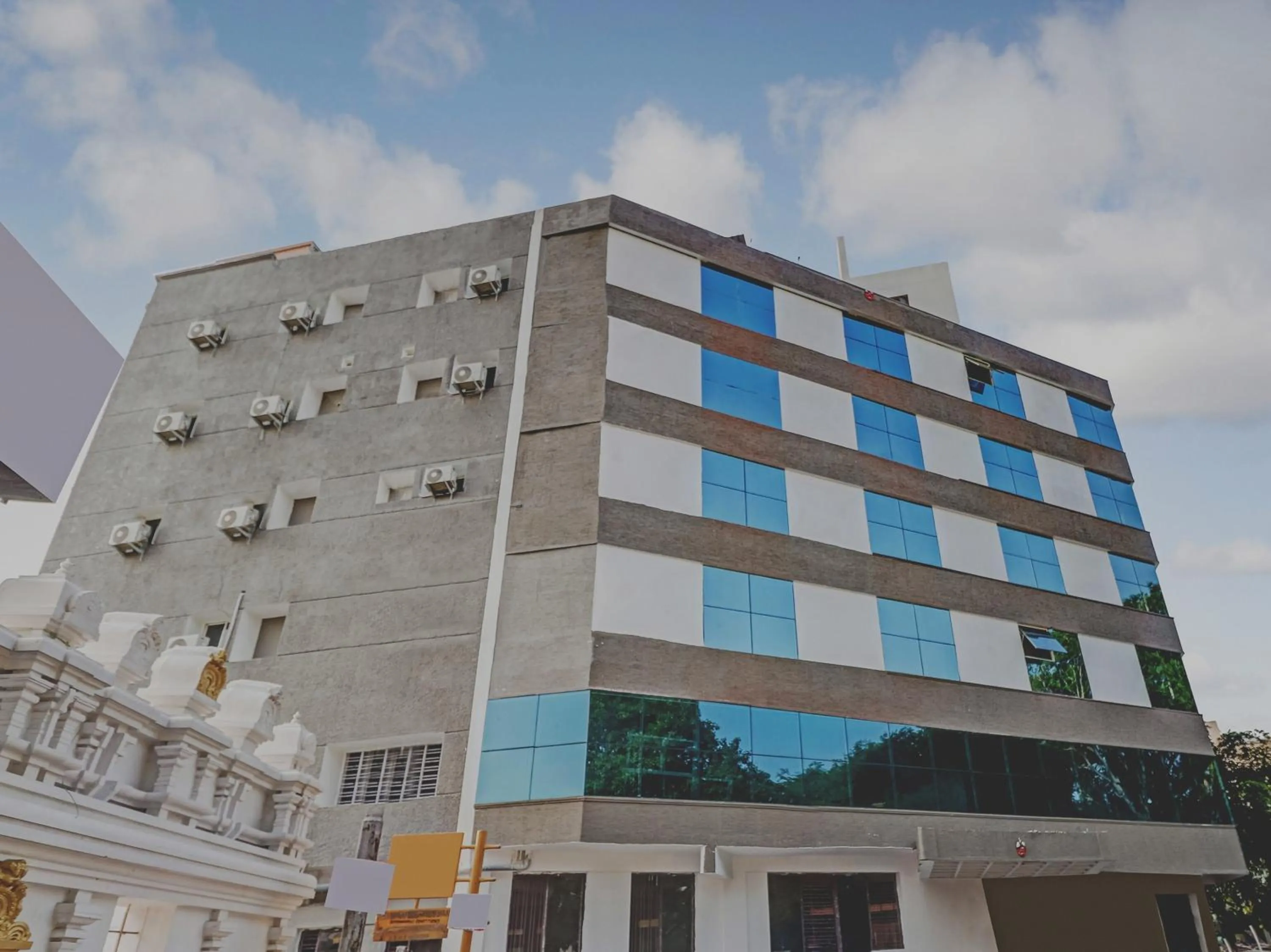 Facade/entrance in Capital O Elite Stay Jp Nagar Near SRI SATHYA GANAPATHI SHIRDI SAIBABA Temple