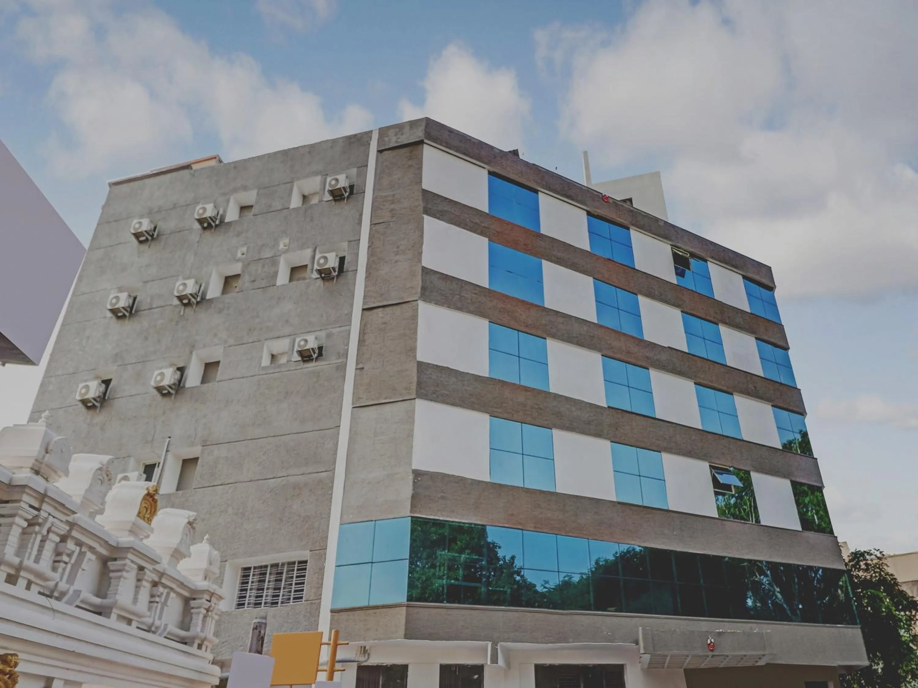 Facade/entrance in Capital O Elite Stay Jp Nagar Near SRI SATHYA GANAPATHI SHIRDI SAIBABA Temple