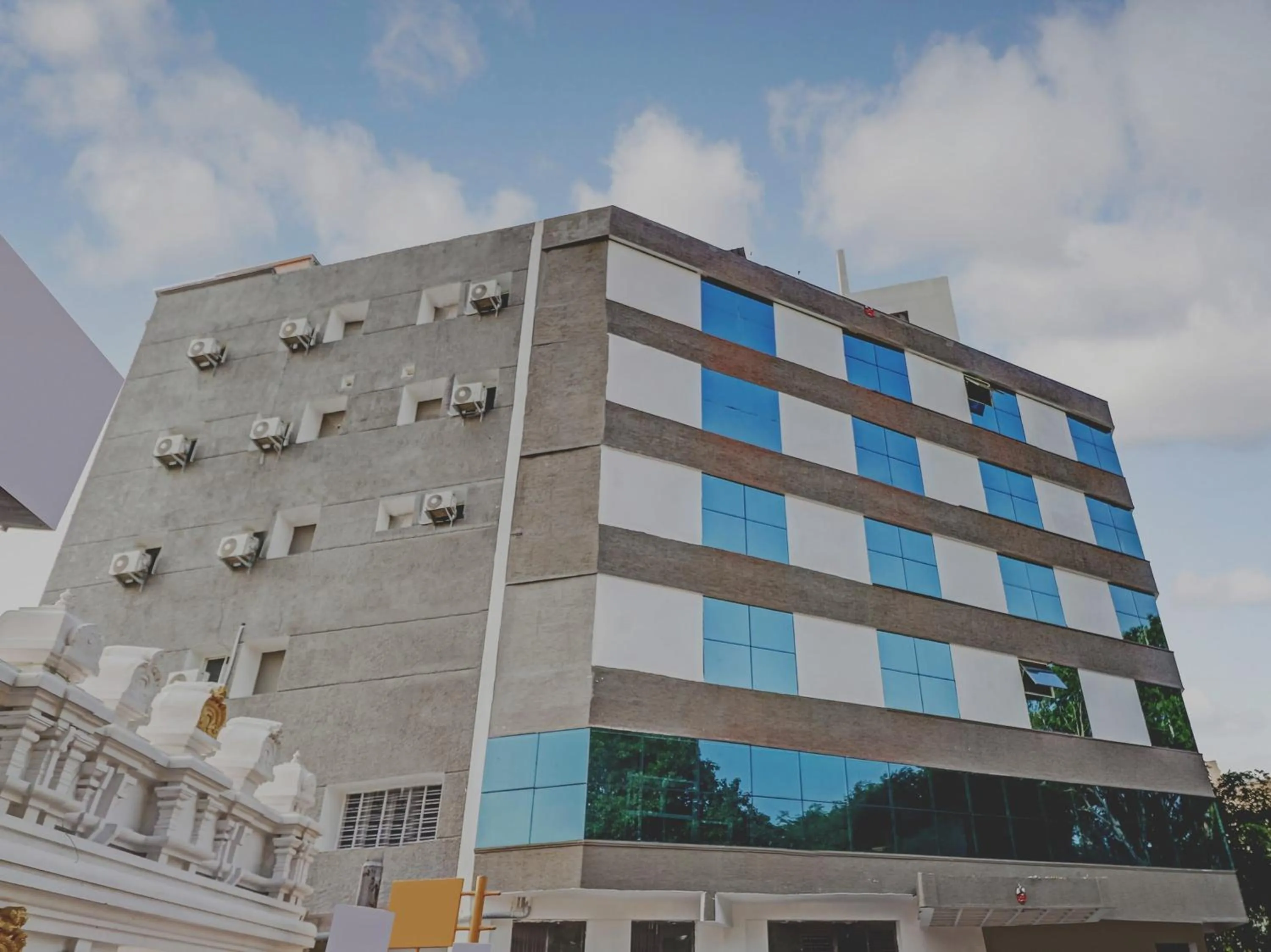 Facade/entrance in Capital O Elite Stay Jp Nagar Near SRI SATHYA GANAPATHI SHIRDI SAIBABA Temple