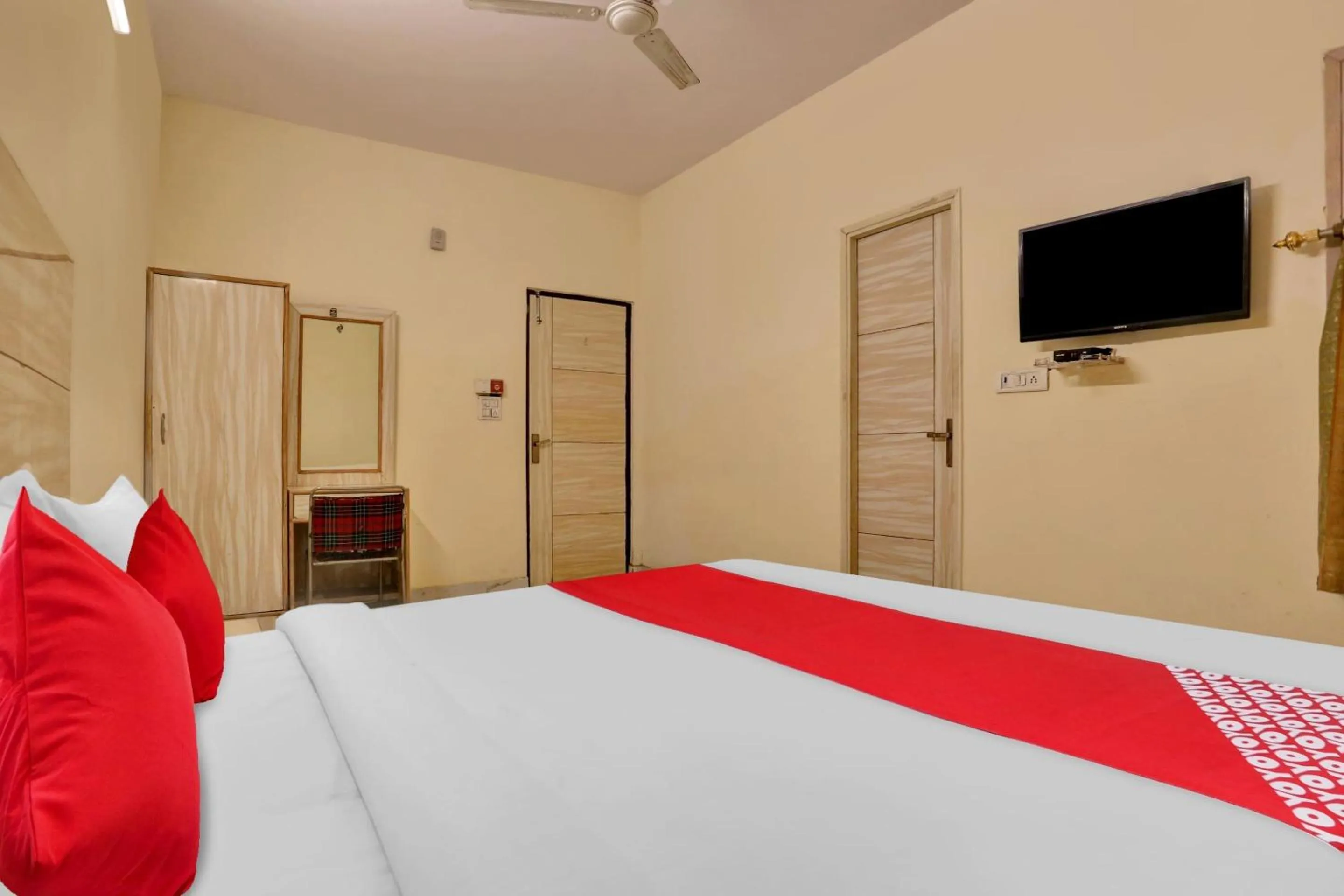 Bedroom, Bed in Hotel O Raas Near Hira Sweet