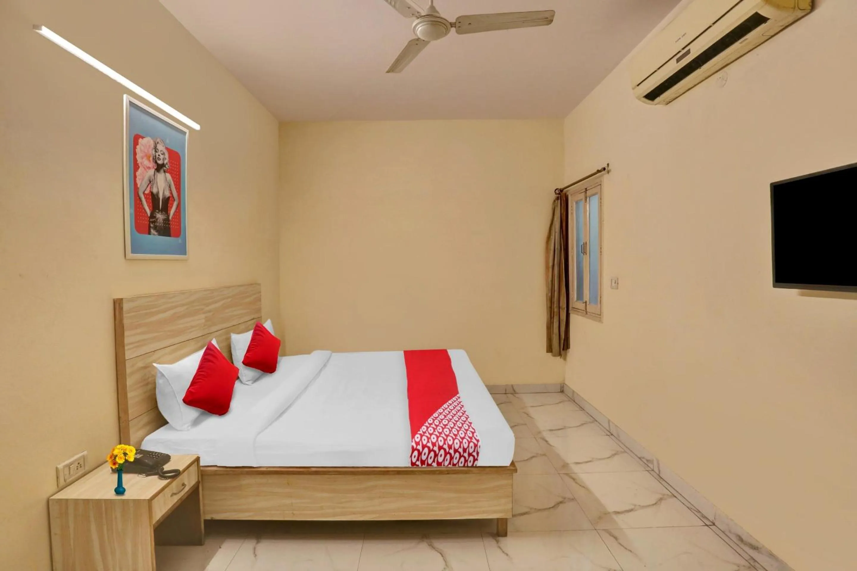 Facade/entrance, Bed in Hotel O Raas Near Hira Sweet