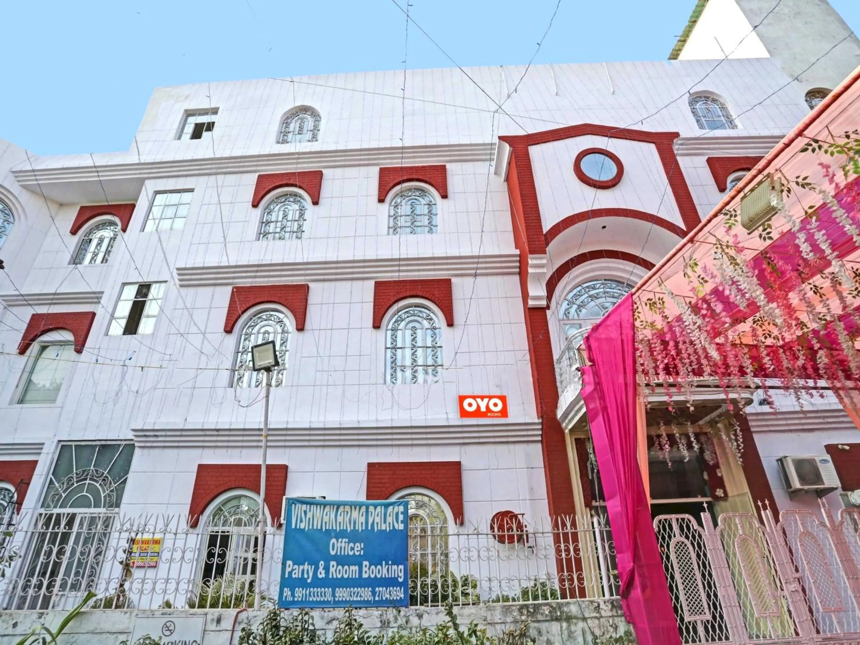 Facade/entrance in Hotel O Raas Near Hira Sweet