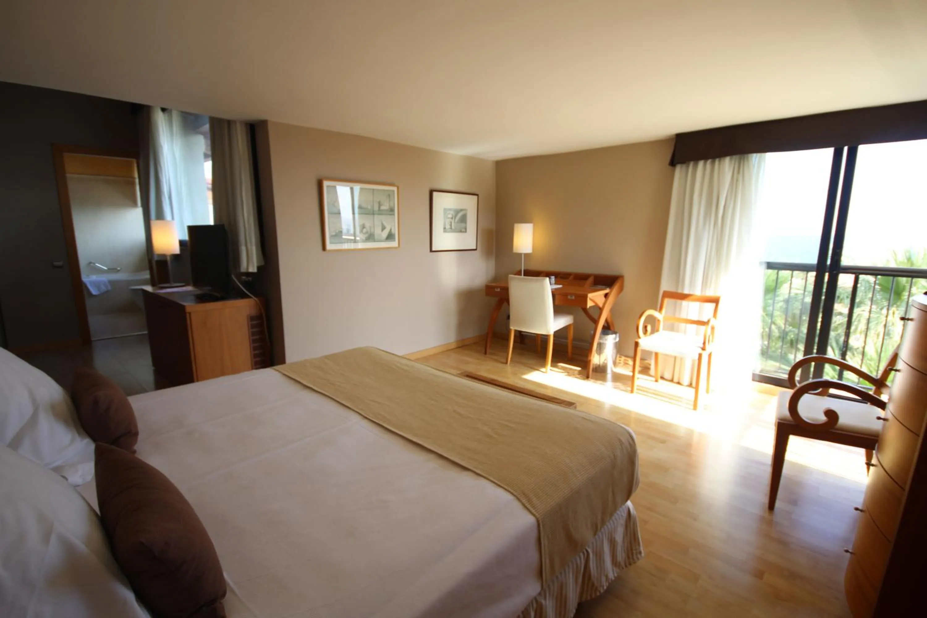 Photo of the whole room, Bed in Estela Barcelona