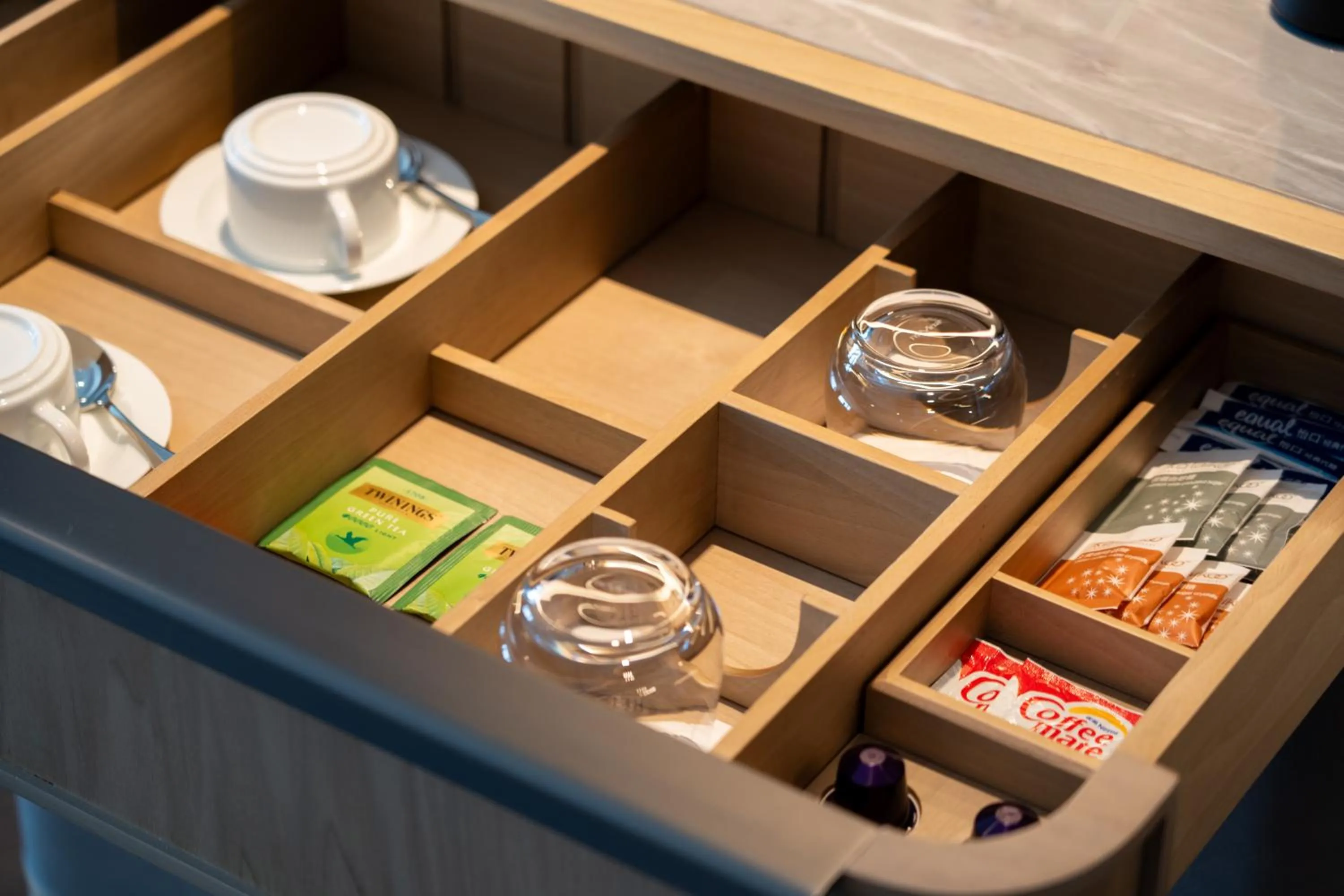 Coffee/tea facilities in Hyatt Regency Hangzhou International Airport