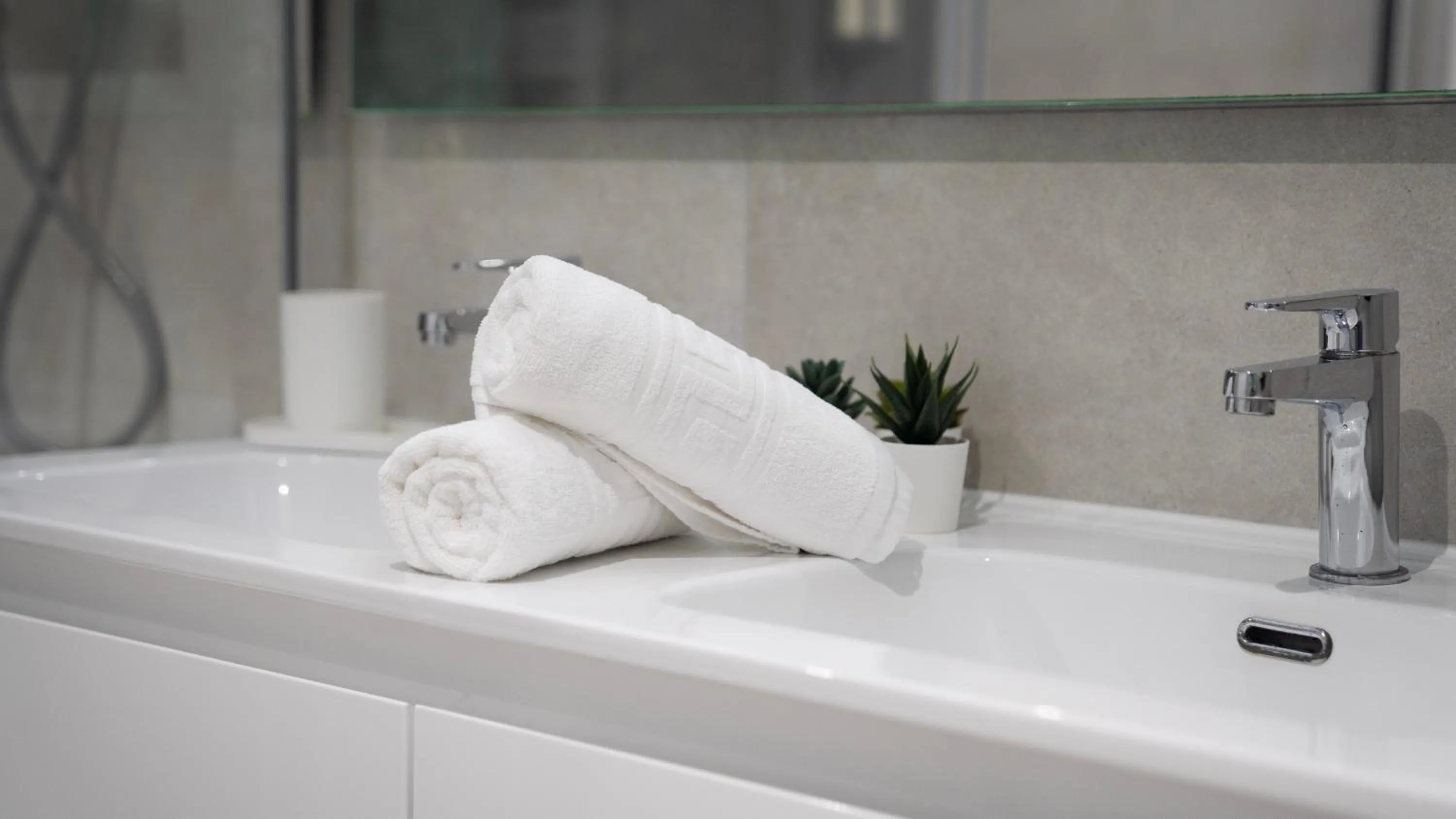 Bathroom in E1 Suites & Spa aparthotel style - Gym & Spa