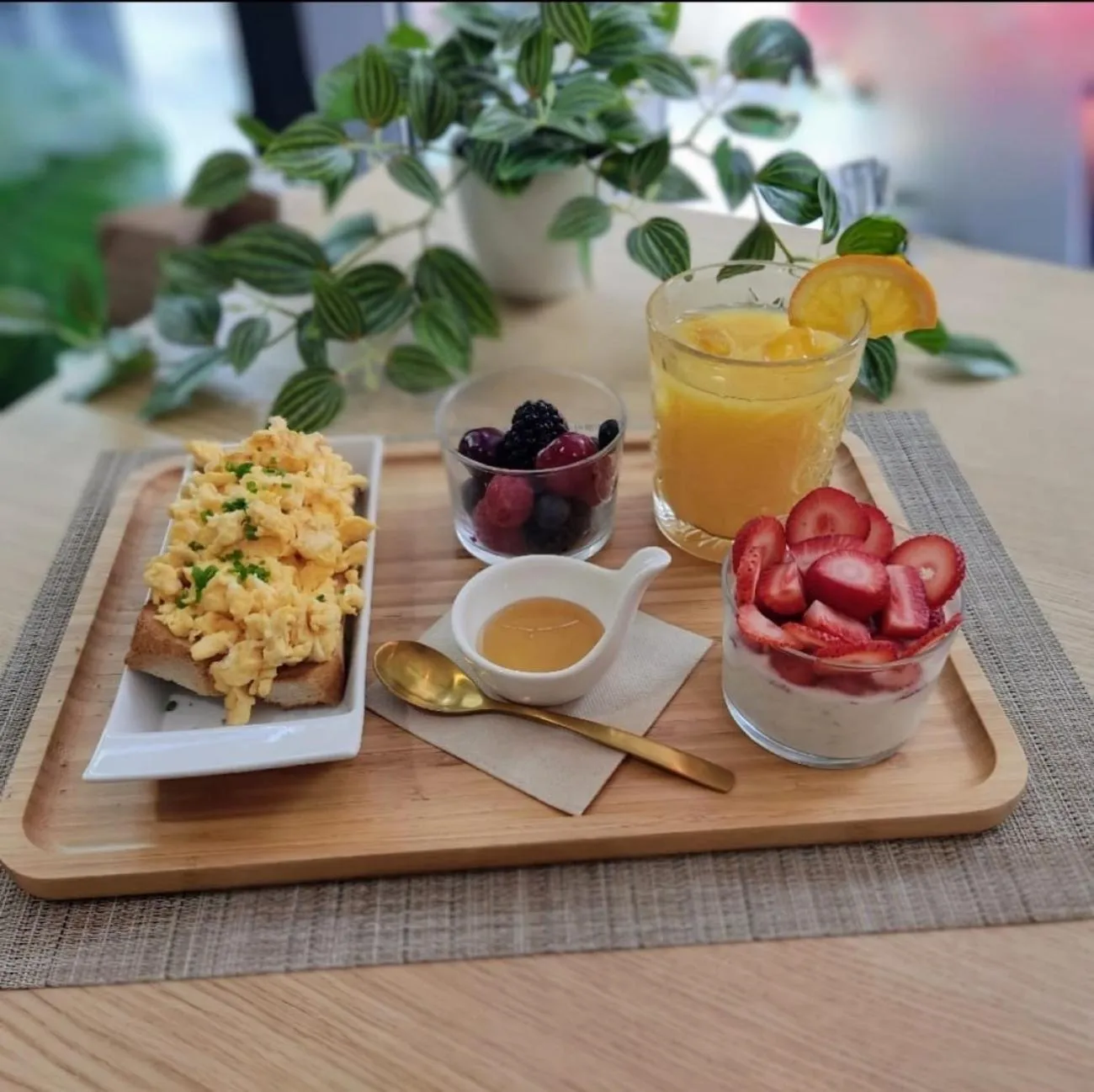 Restaurant/places to eat in E1 Suites & Spa aparthotel style - Gym & Spa