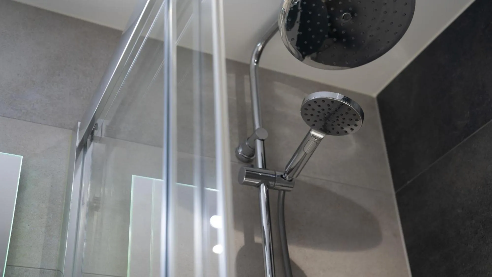 Shower in E1 Suites & Spa aparthotel style - Gym & Spa