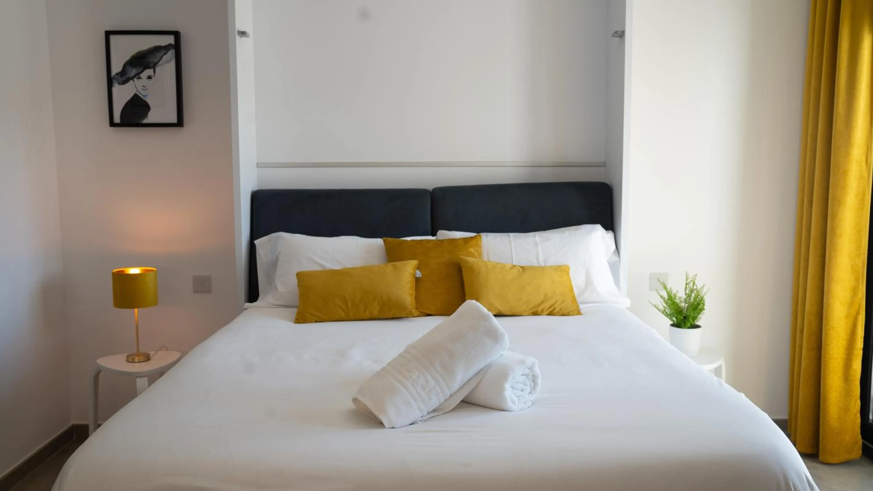 Bedroom, Bed in E1 Suites & Spa aparthotel style - Gym & Spa