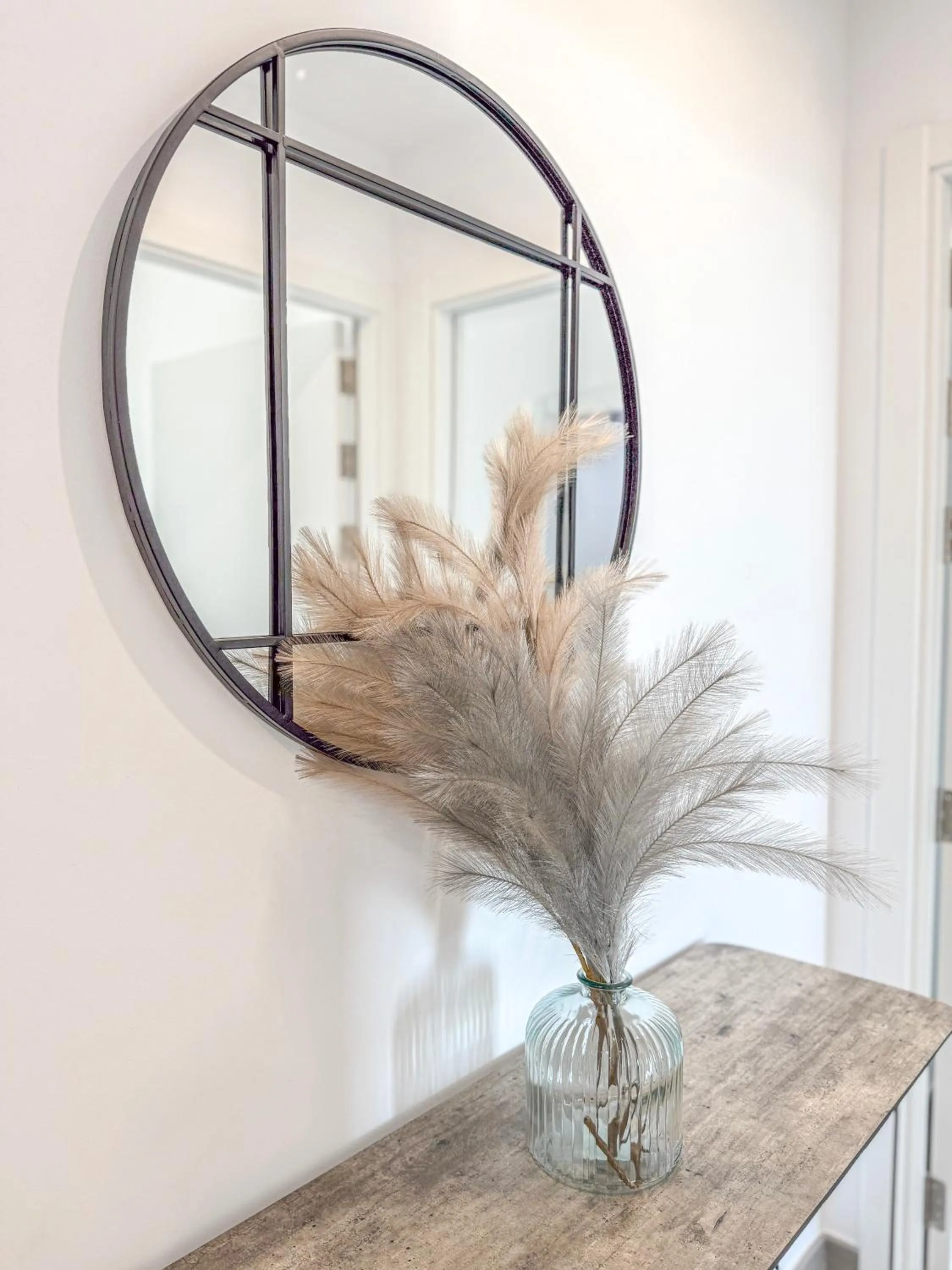 Decorative detail in E1 Suites & Spa aparthotel style - Gym & Spa