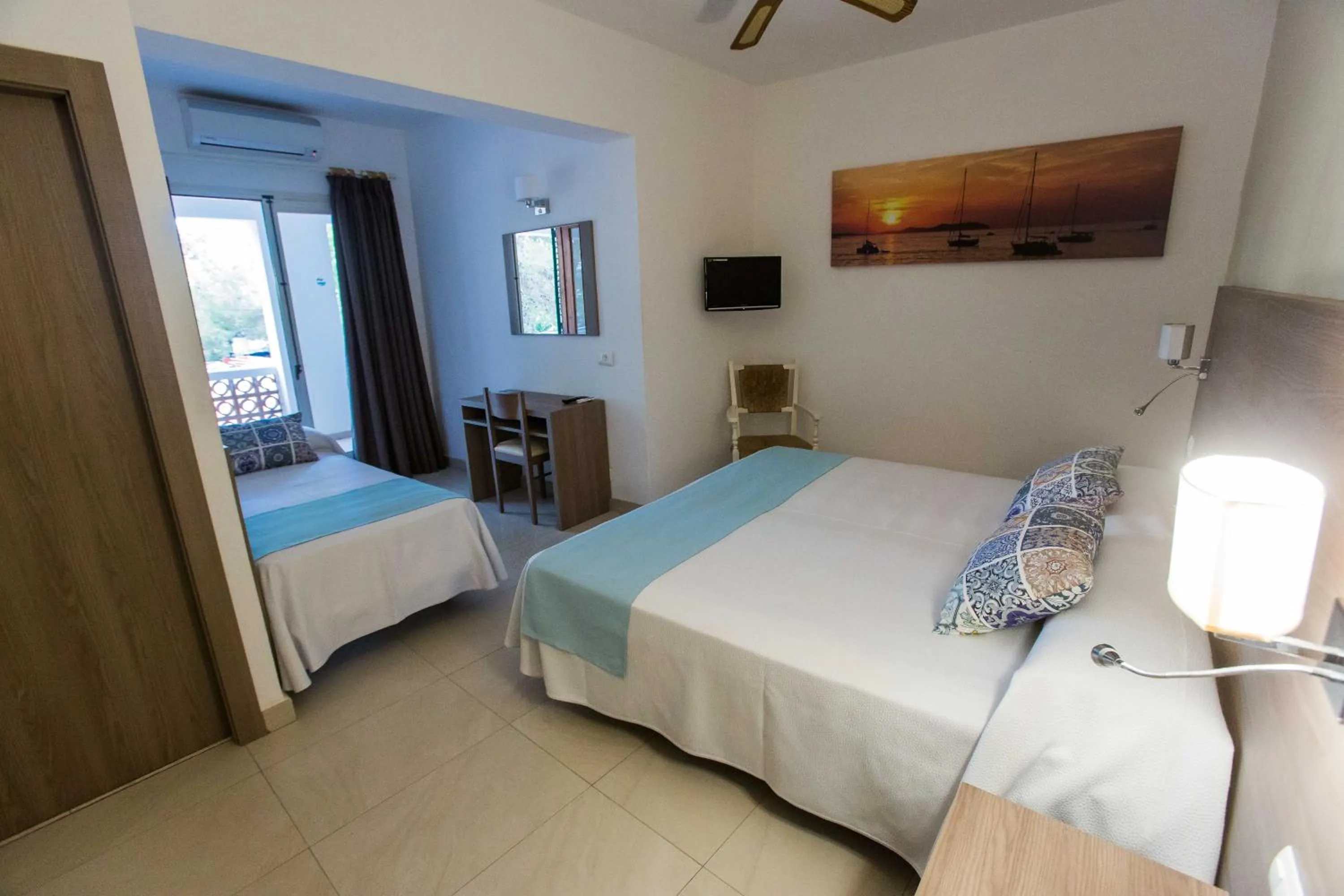 Staff, Bed in Hotel Tagomago