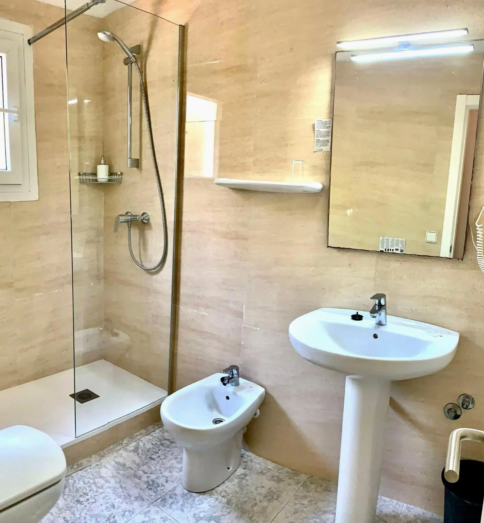 Shower in Hotel Tagomago