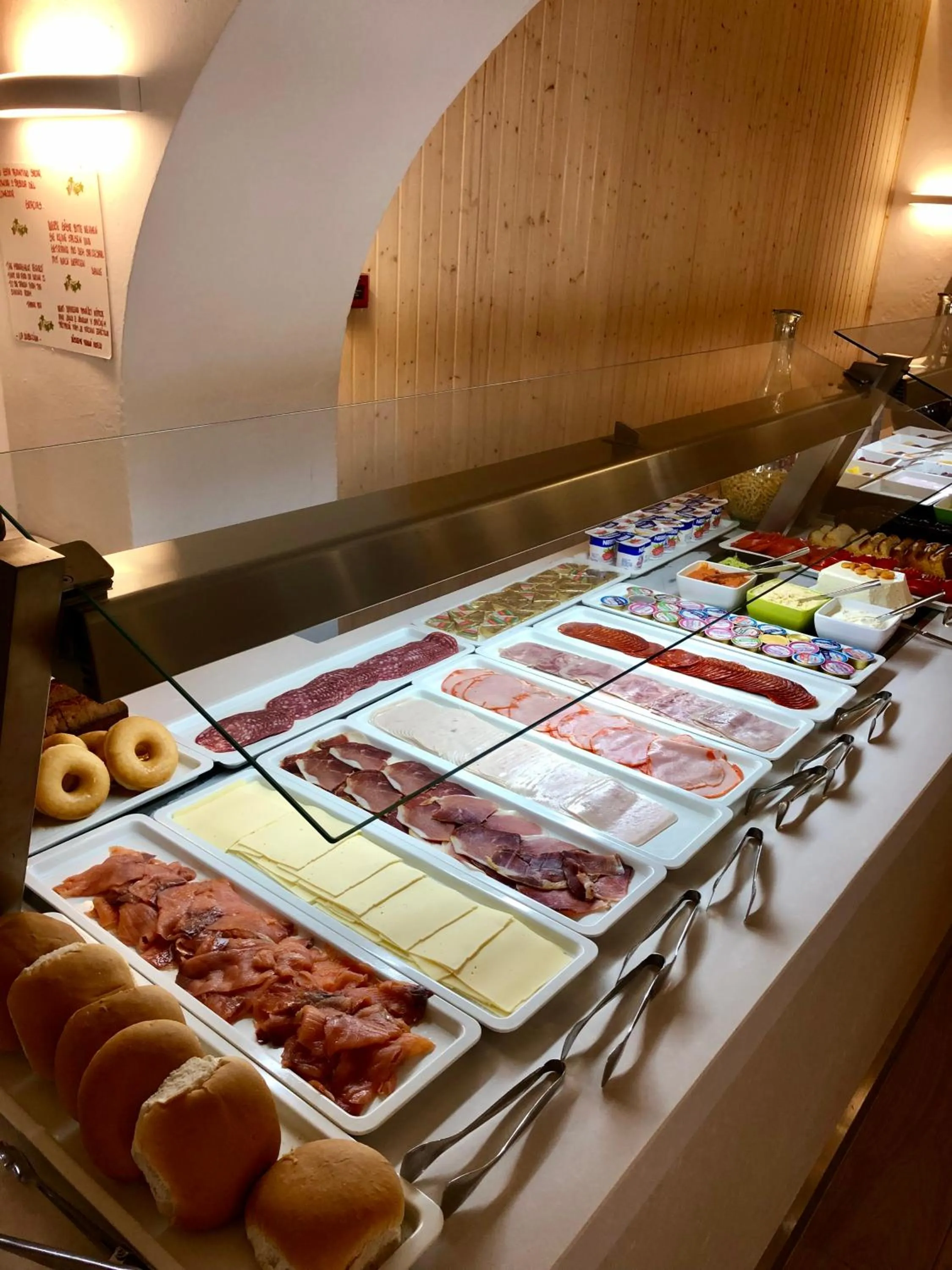 Restaurant/places to eat in Hotel Tagomago