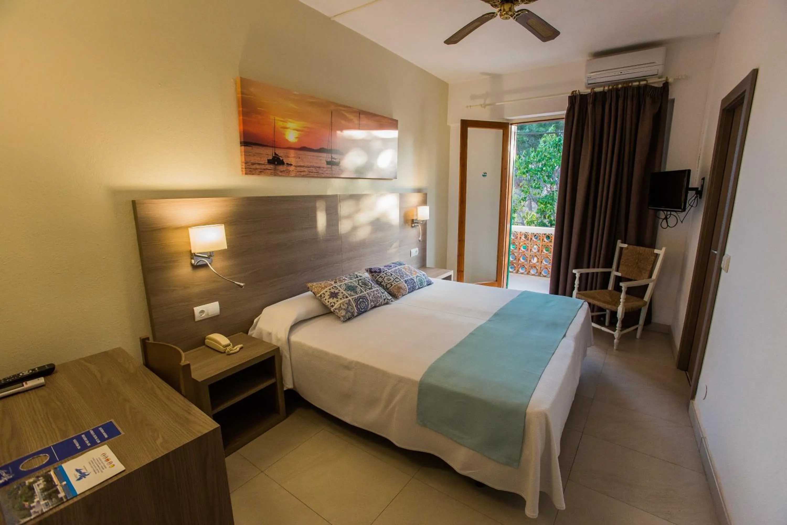 Staff, Bed in Hotel Tagomago