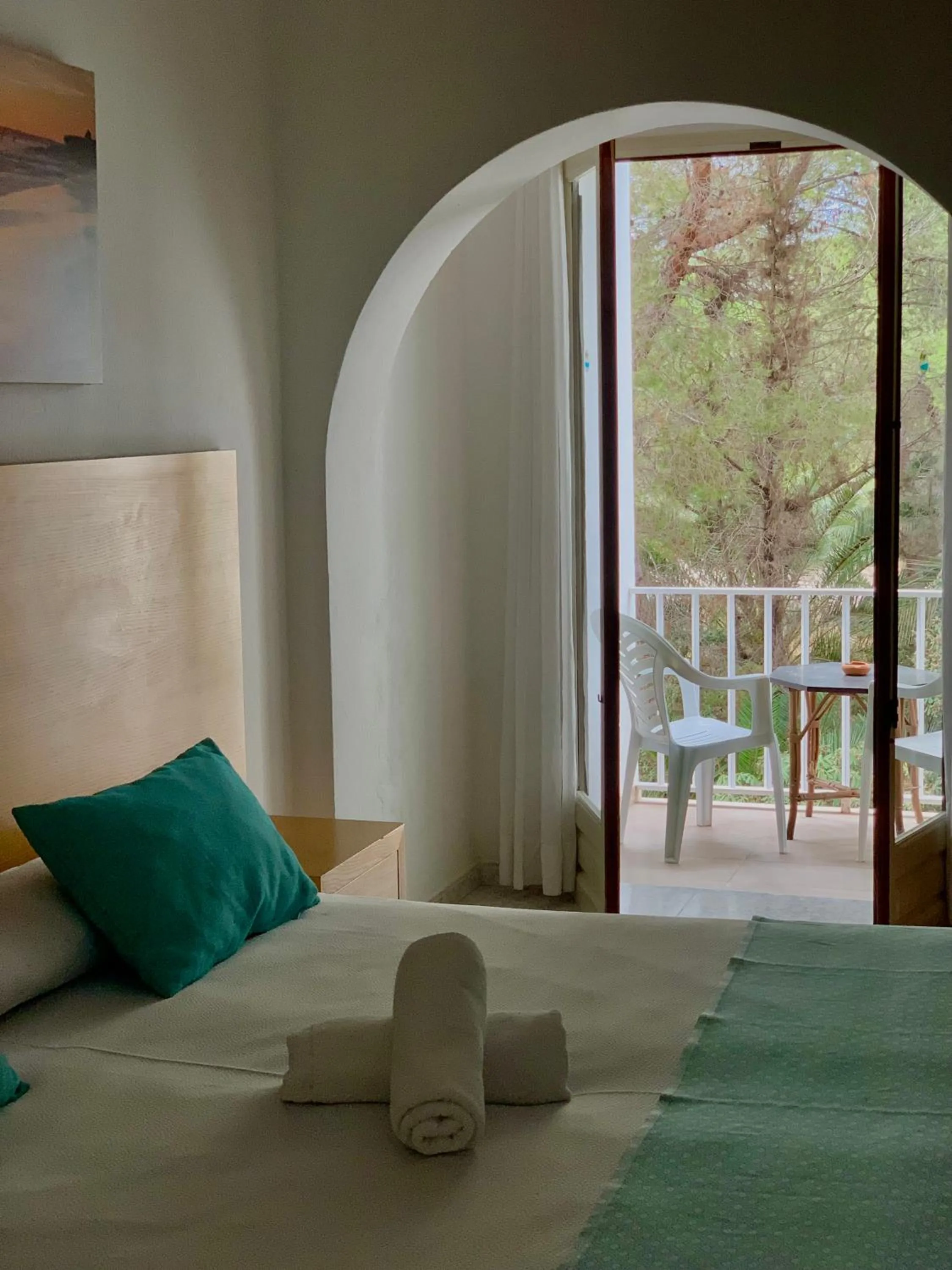 Property building, Bed in Hotel Tagomago