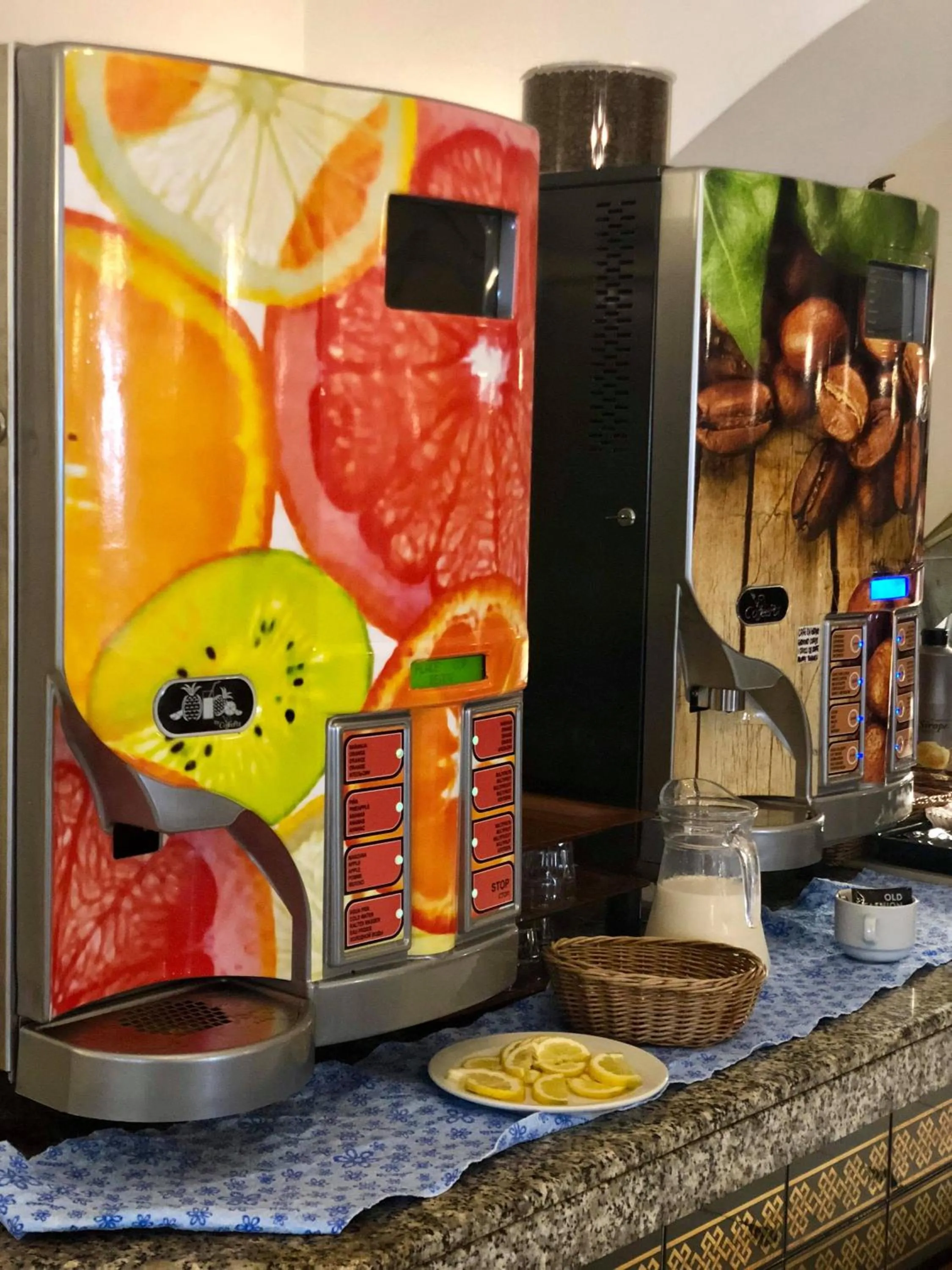 Restaurant/places to eat in Hotel Tagomago