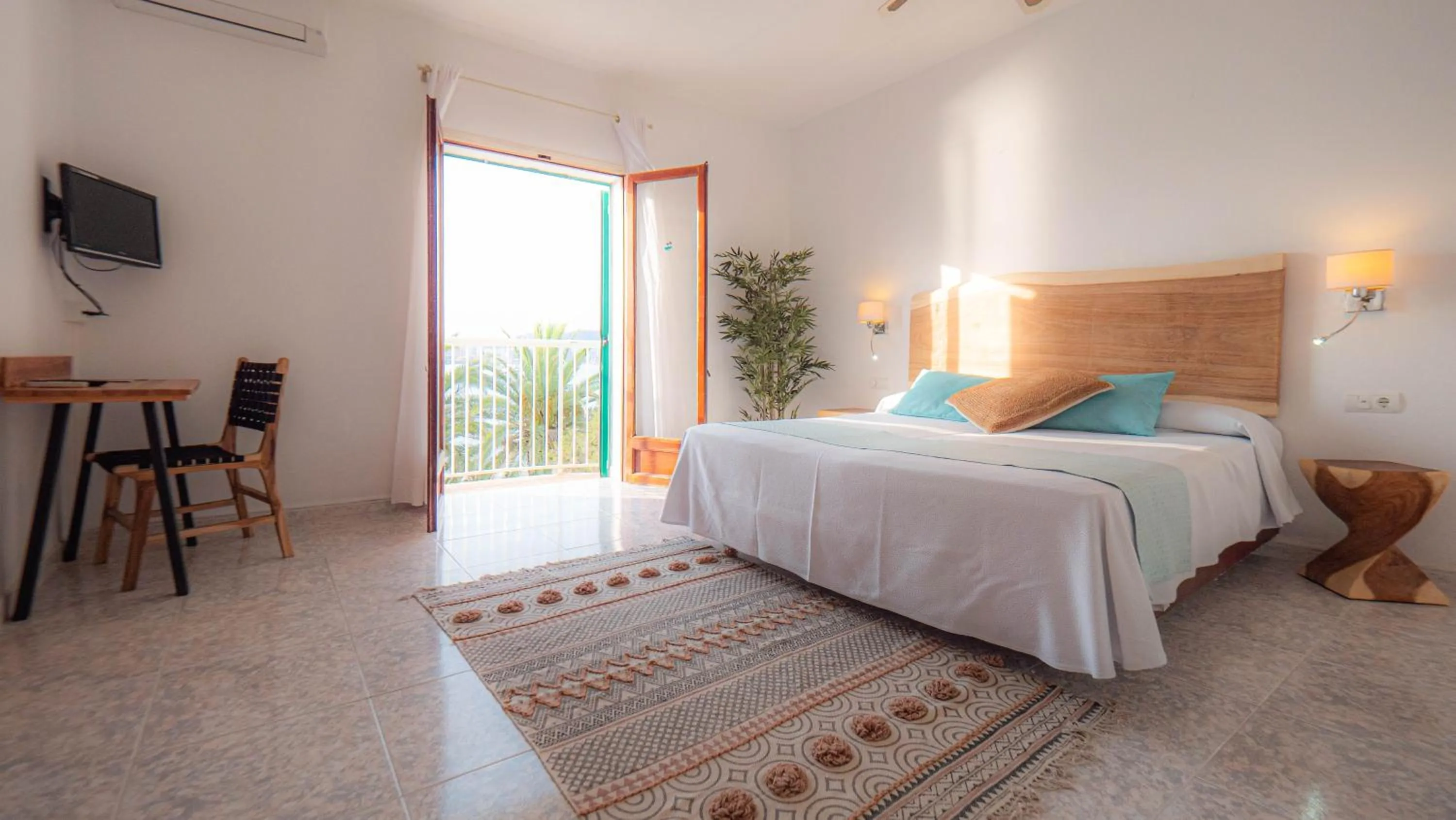 Sea view, Bed in Hotel Tagomago