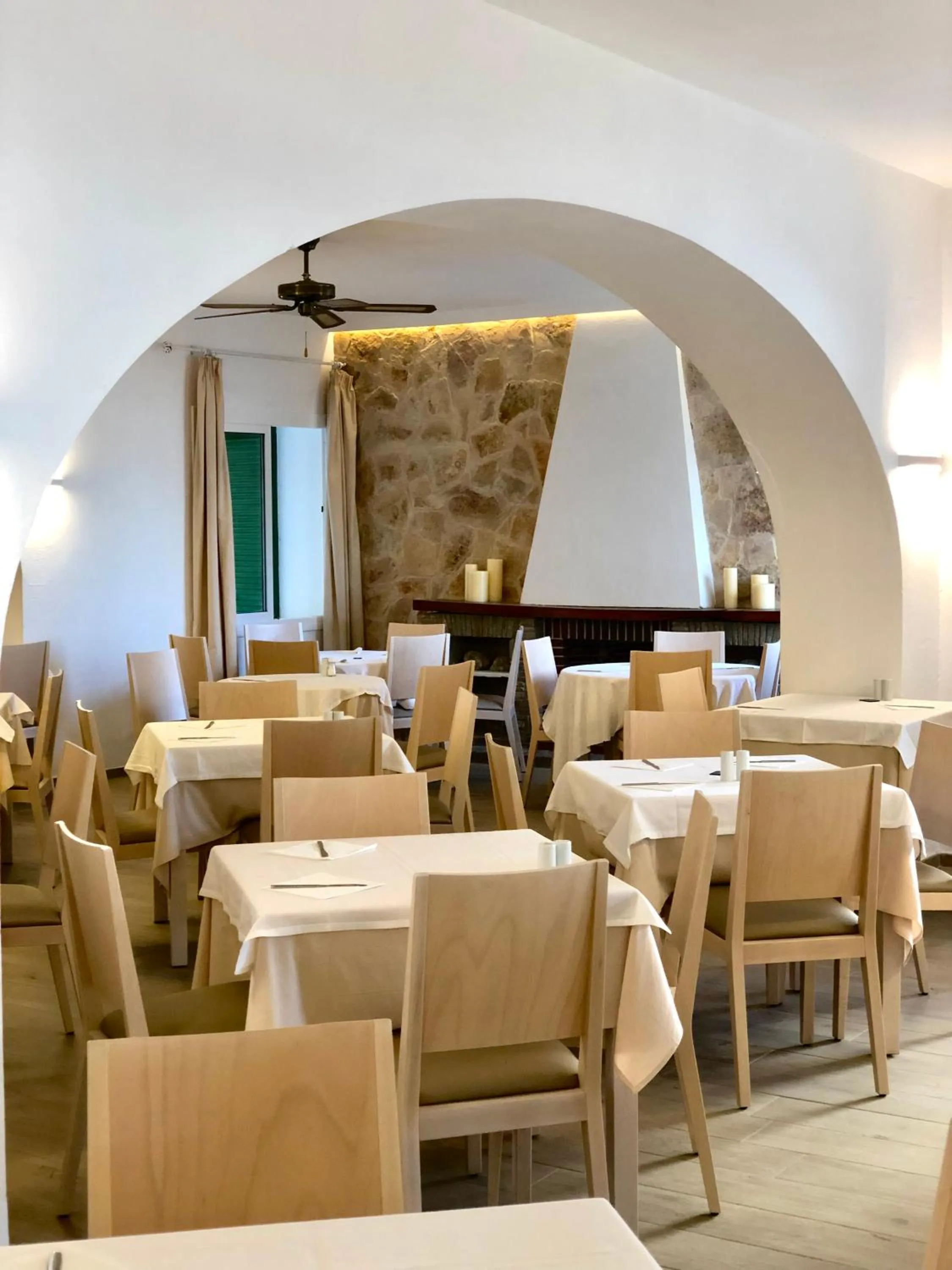 Restaurant/places to eat in Hotel Tagomago