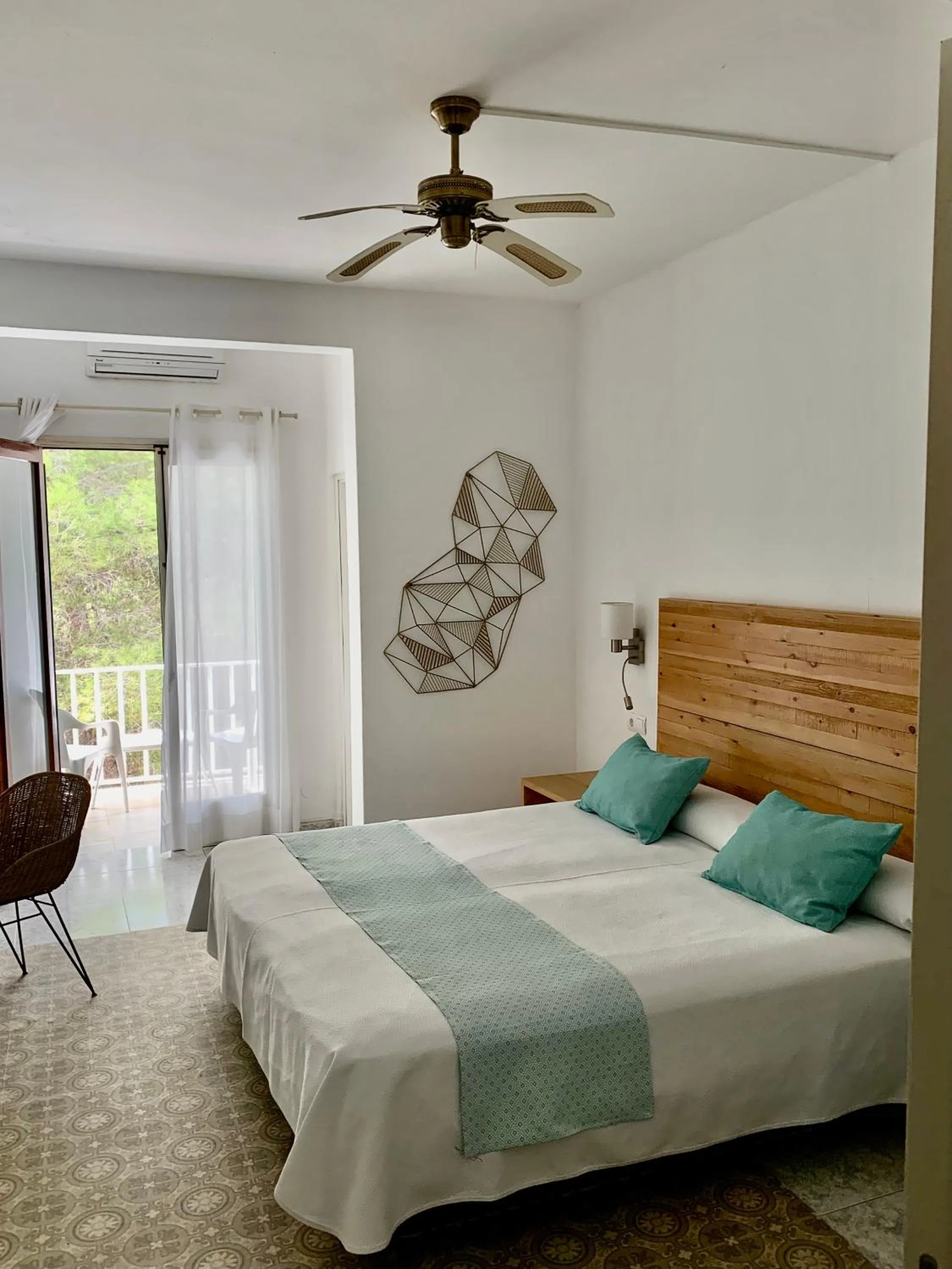 Property building, Bed in Hotel Tagomago