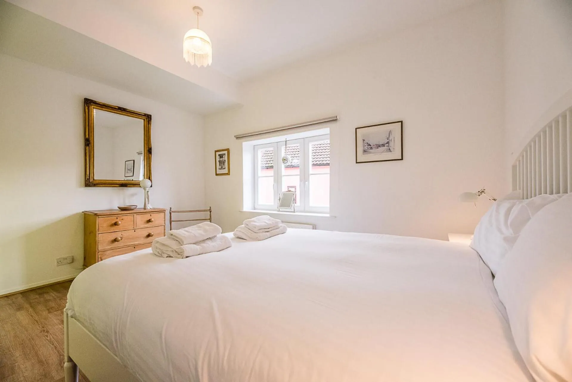 Bed in 4 Ropers Court, Lavenham