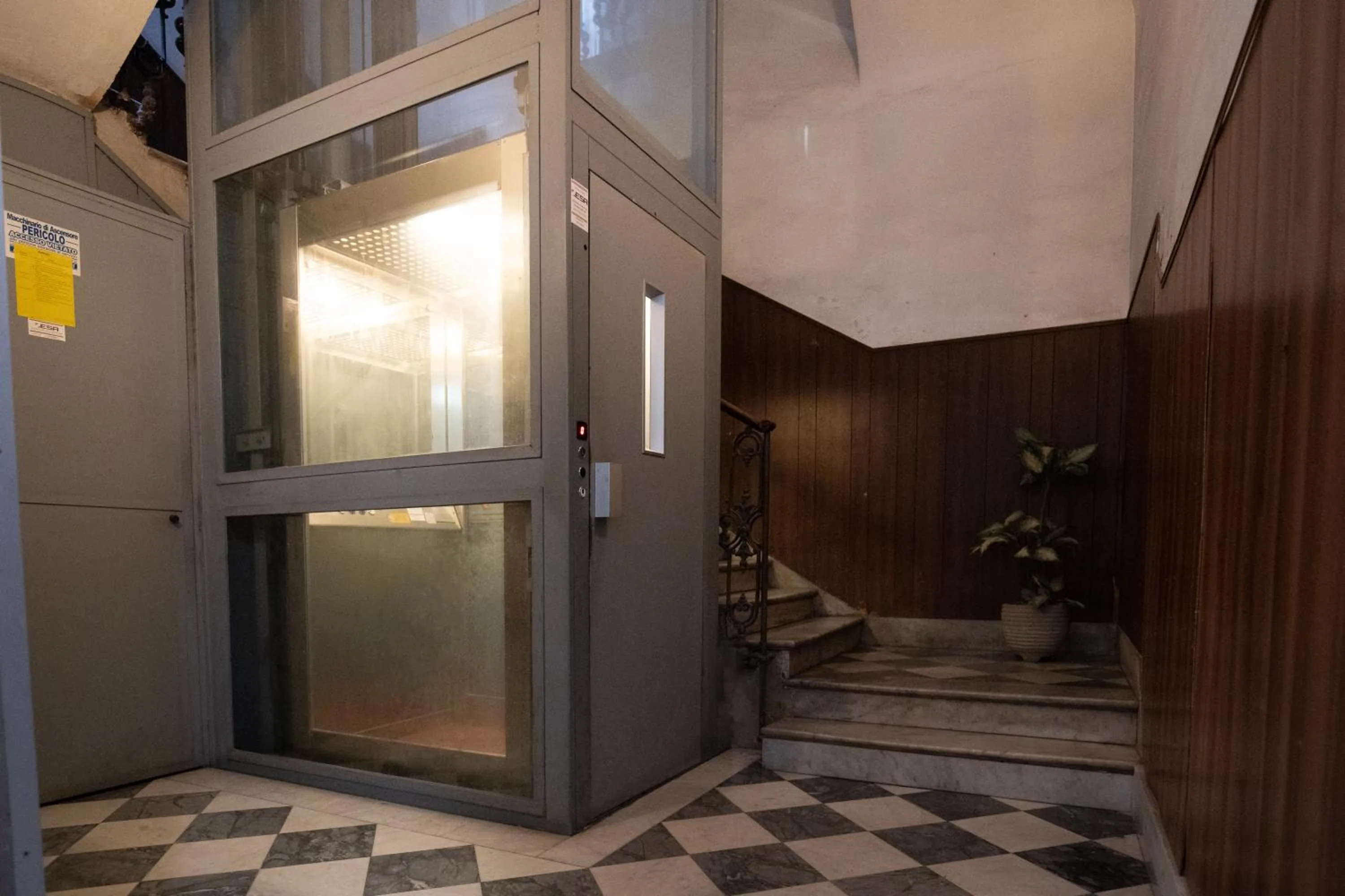 elevator in Tra l'Etna e il mare via Oberdan