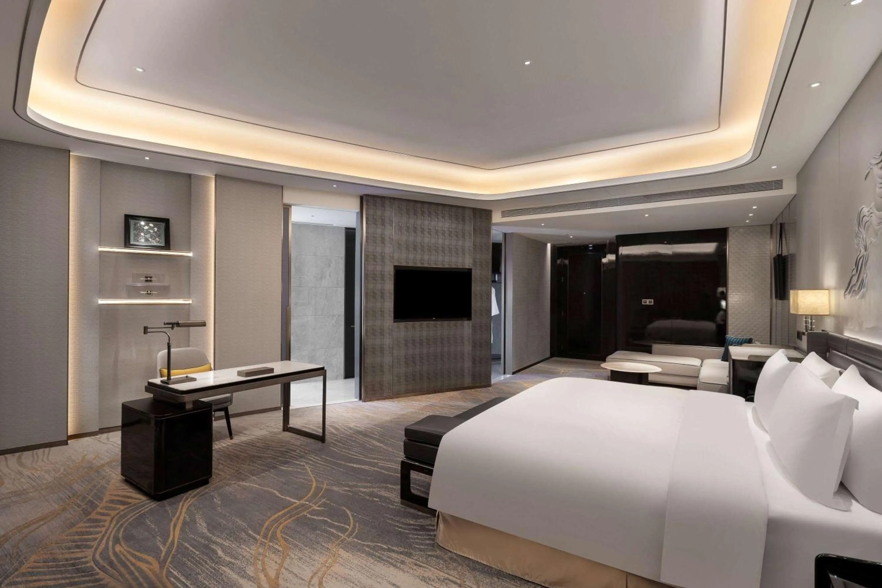 Photo of the whole room, Bed in Wyndham Grand Shanxi Xiaohe Xincheng