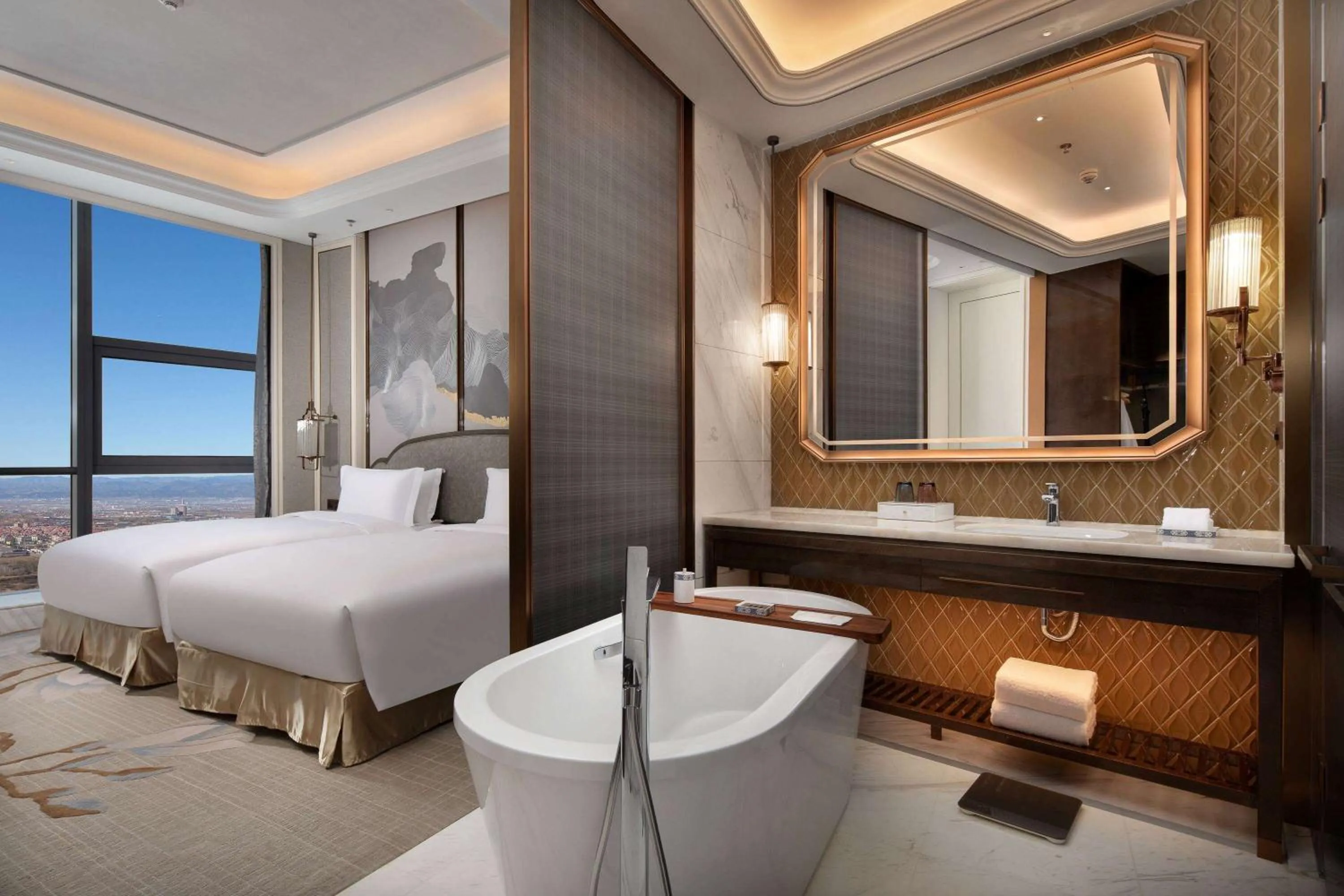Photo of the whole room, Bed in Wyndham Grand Shanxi Xiaohe Xincheng