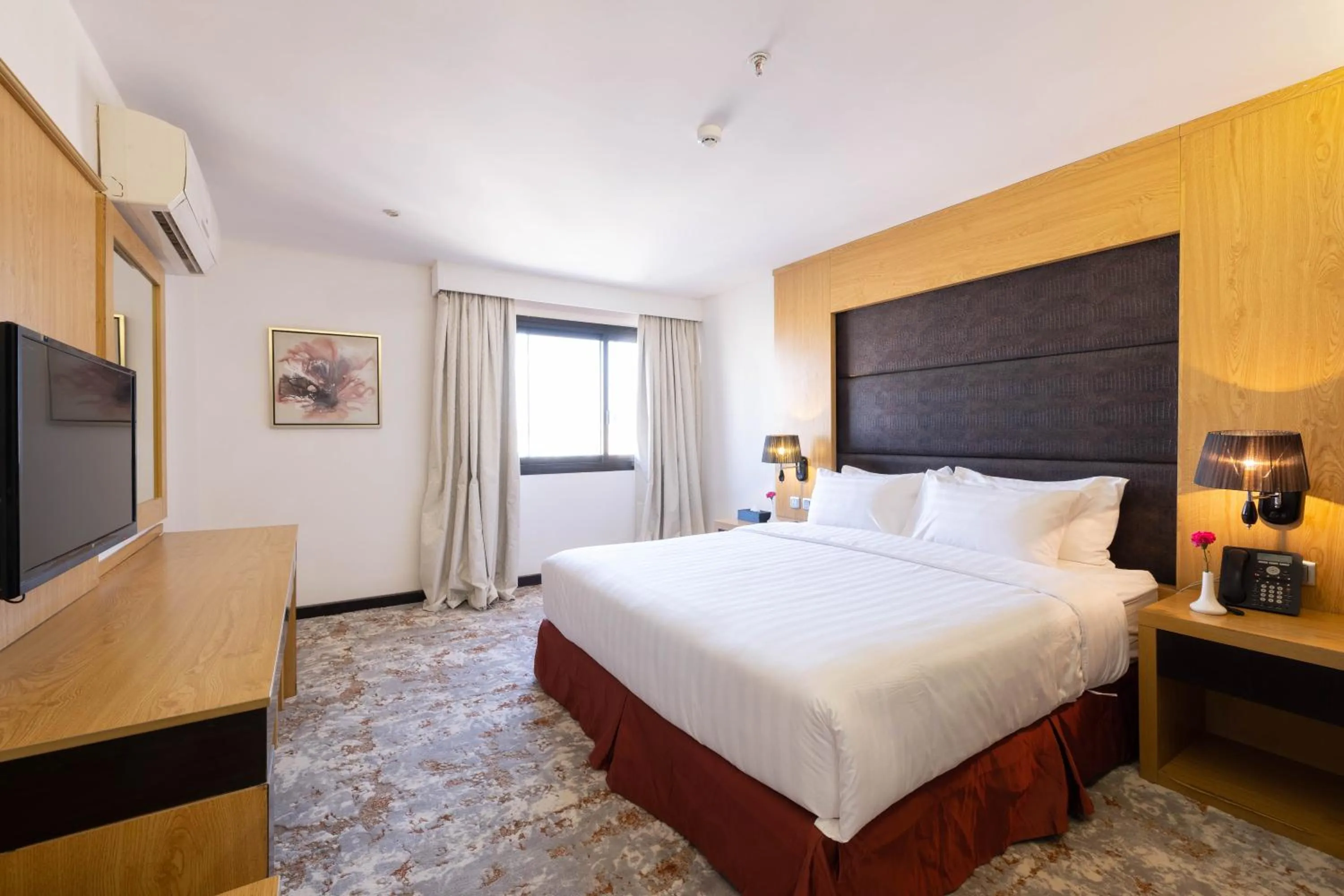 Bed in Mira Business Hotel