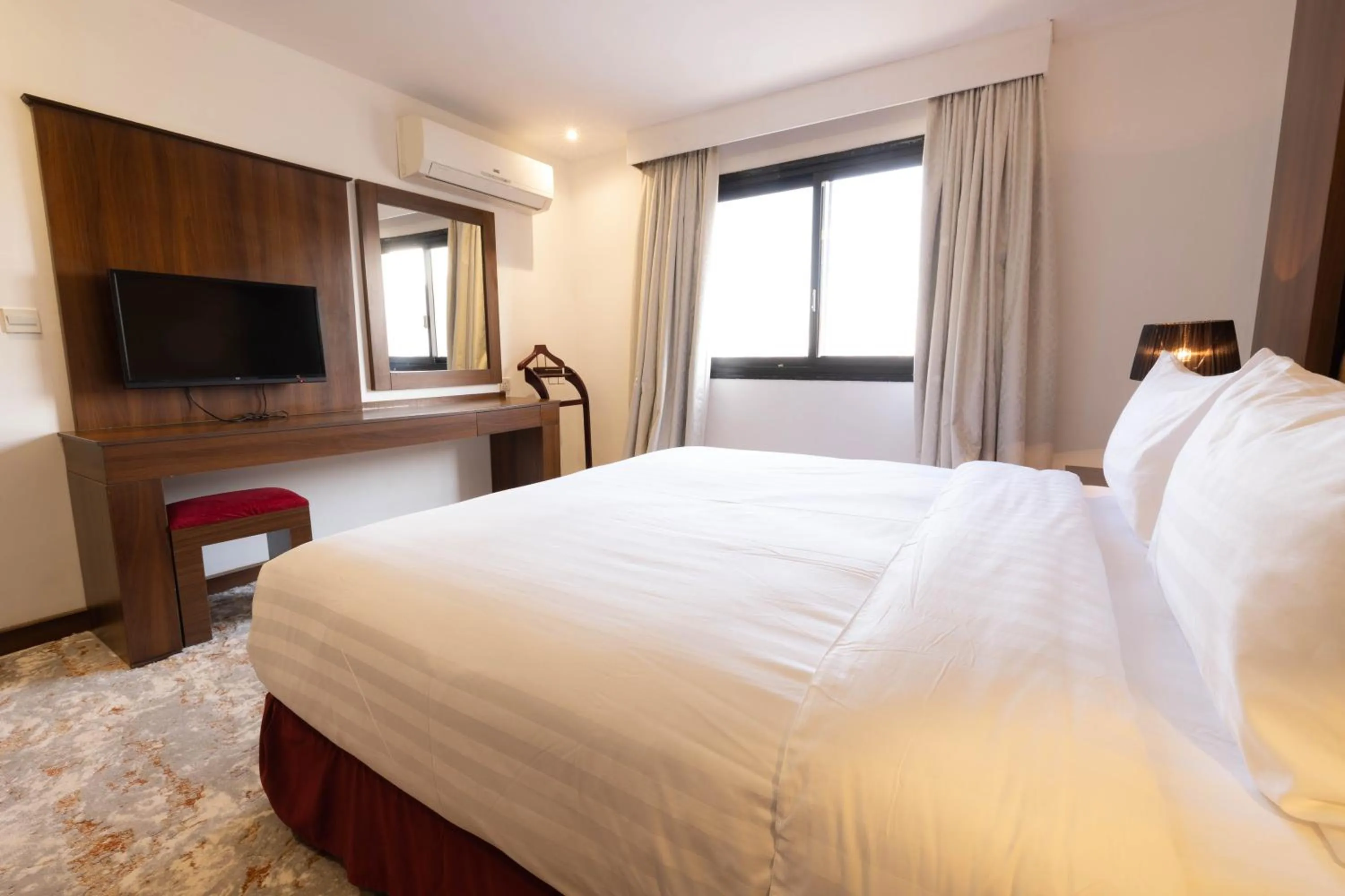 Bed in Mira Business Hotel