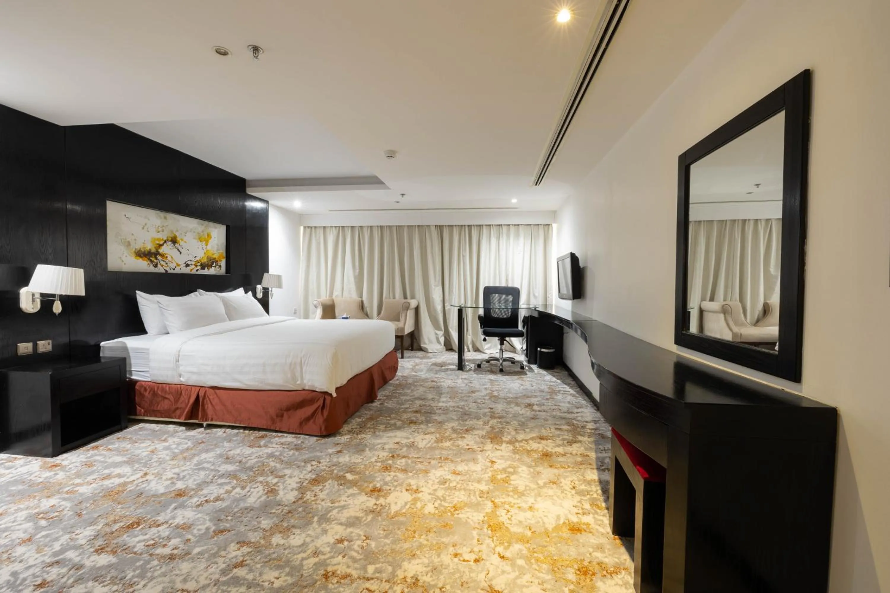 Bedroom, Bed in Mira Business Hotel