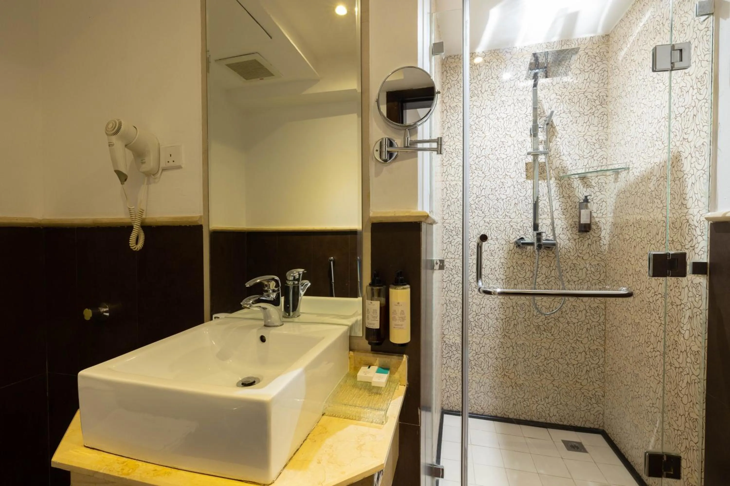 Bathroom in Mira Business Hotel