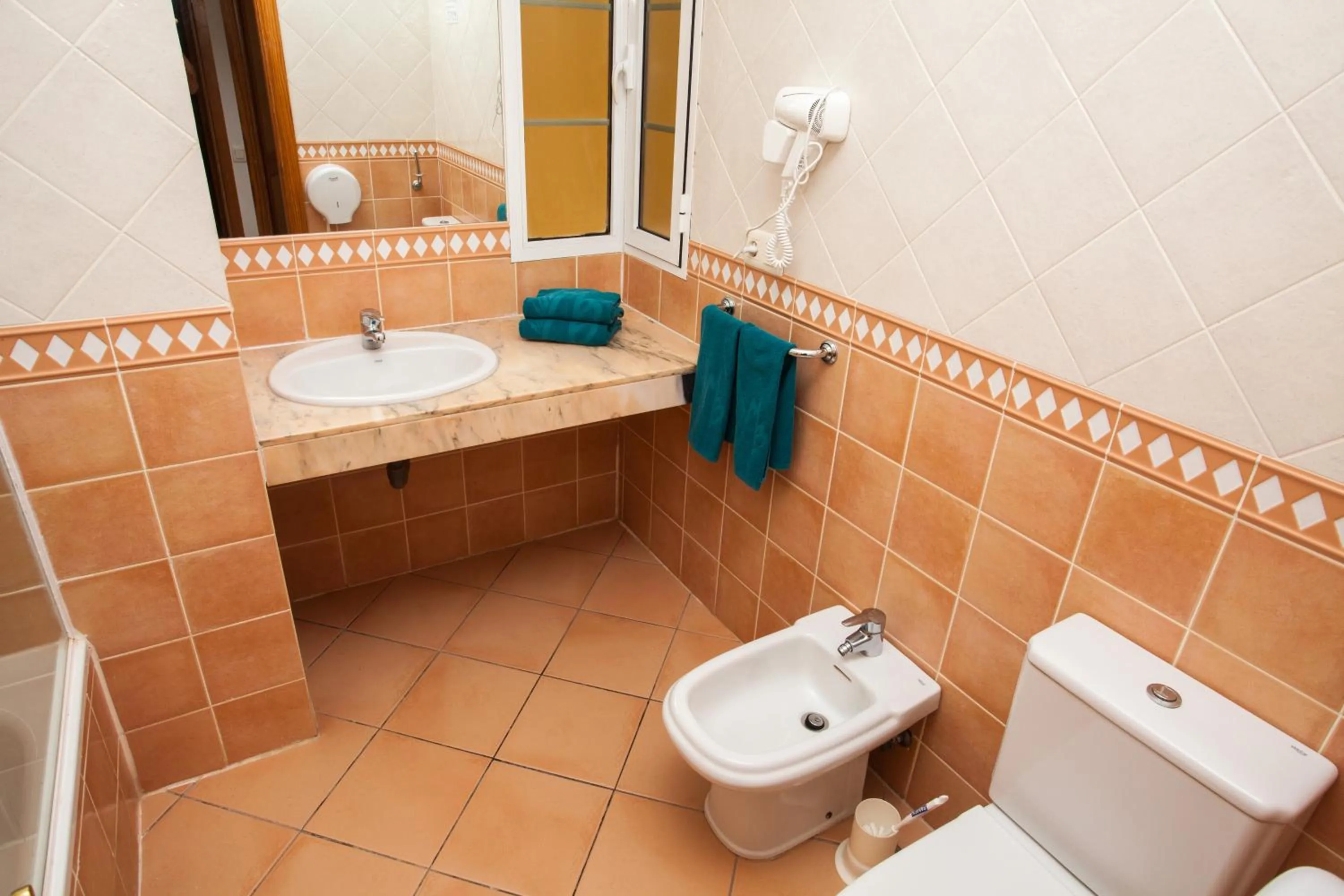 Bathroom in Apartamentos Maxorata Beach