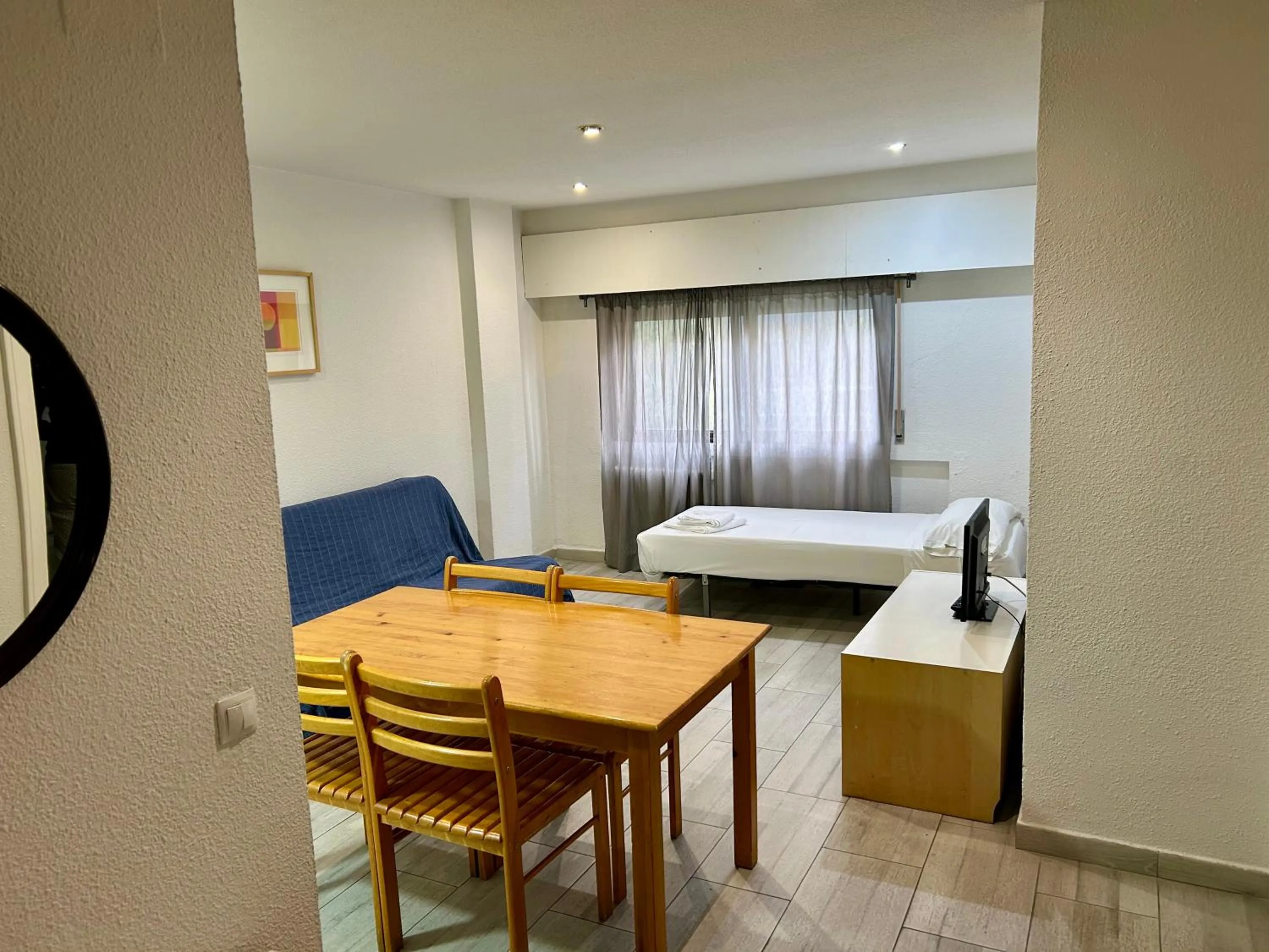 Living room, Bed in Apartamentos Goya 75