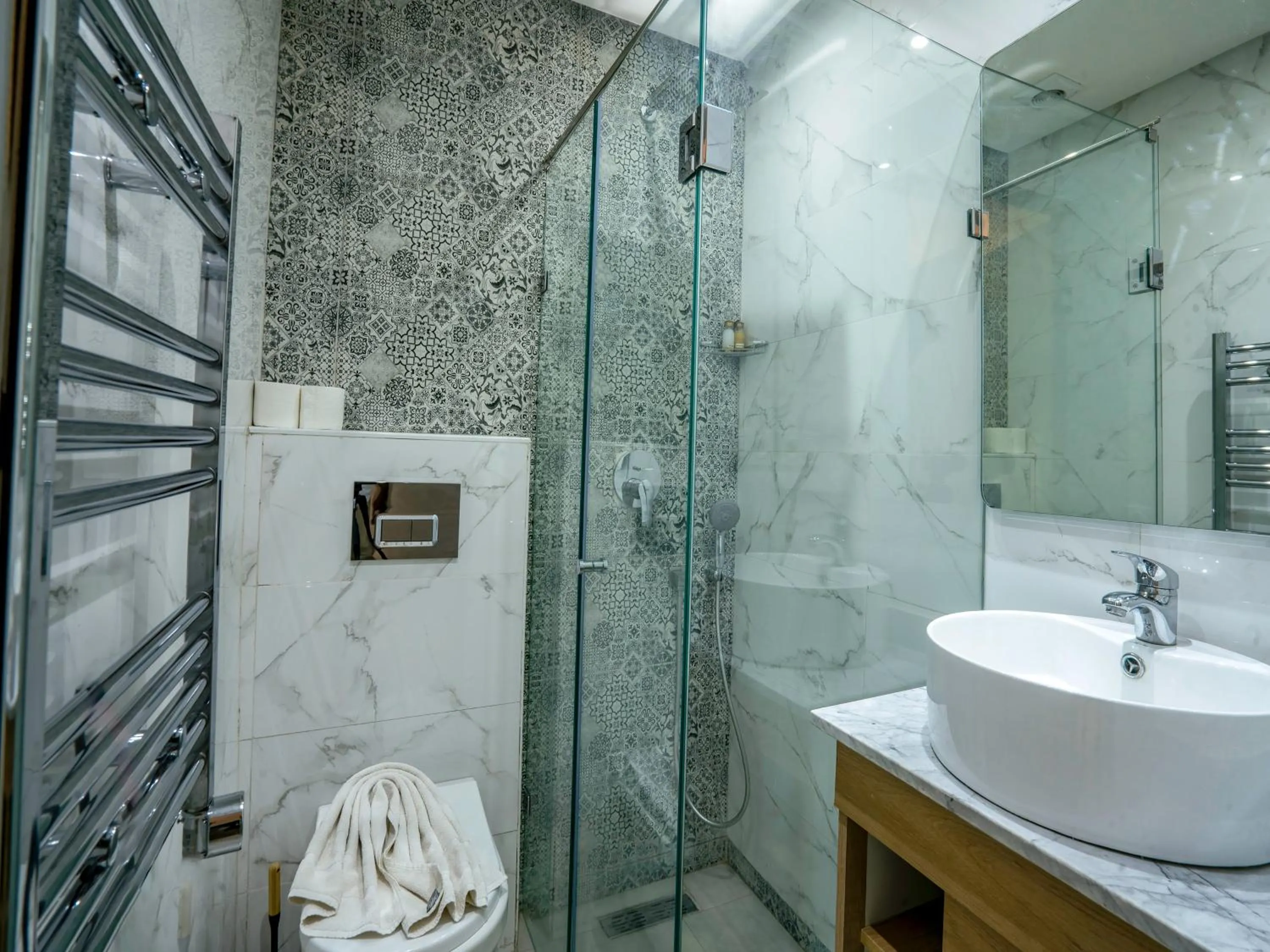 Shower in MAISON SOLANEOS