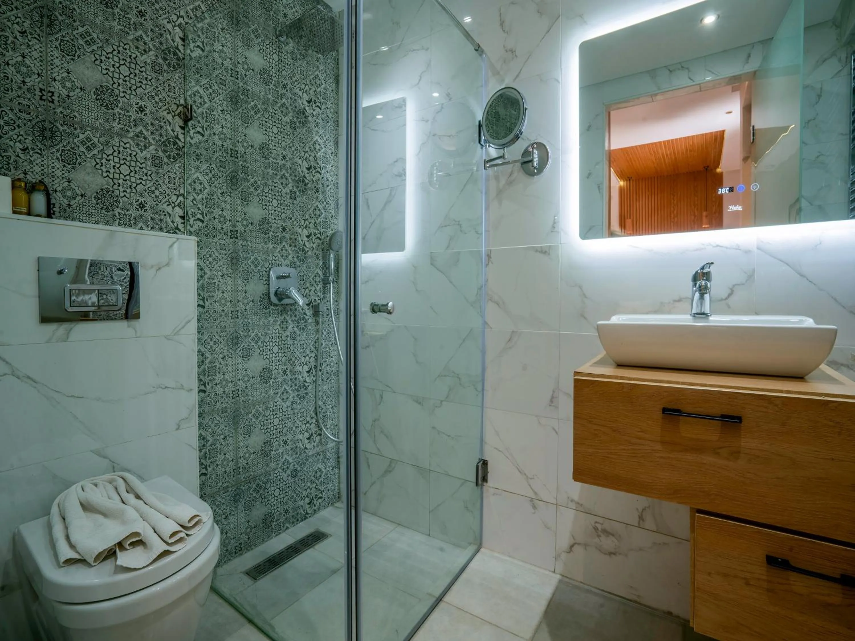 Shower in MAISON SOLANEOS