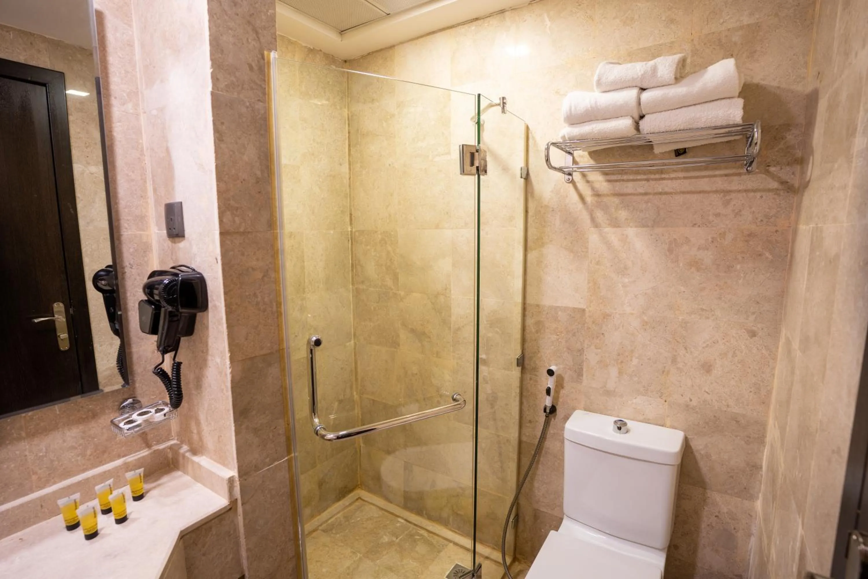 Toilet in Al Hidayah Towers Hotel