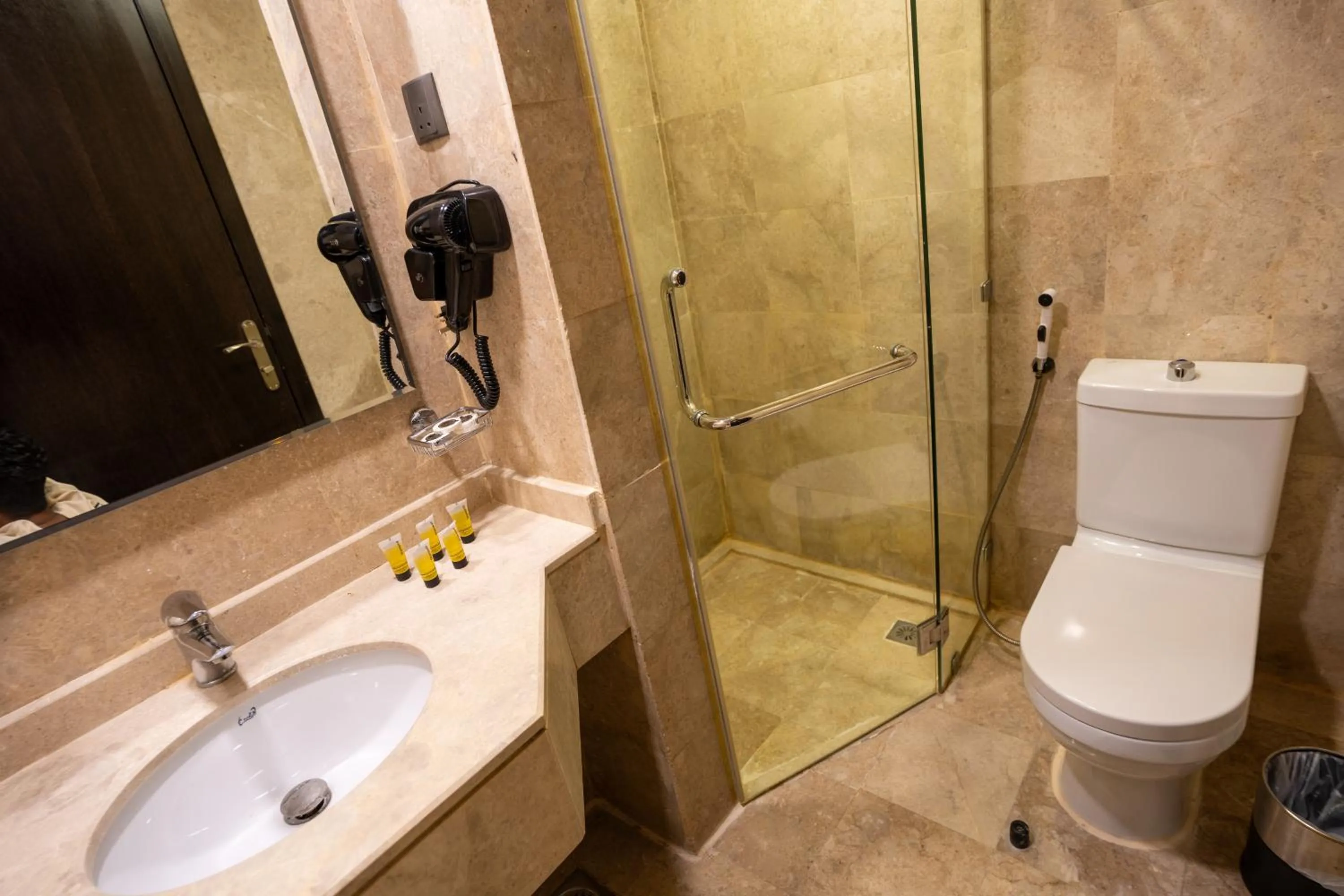 Toilet in Al Hidayah Towers Hotel