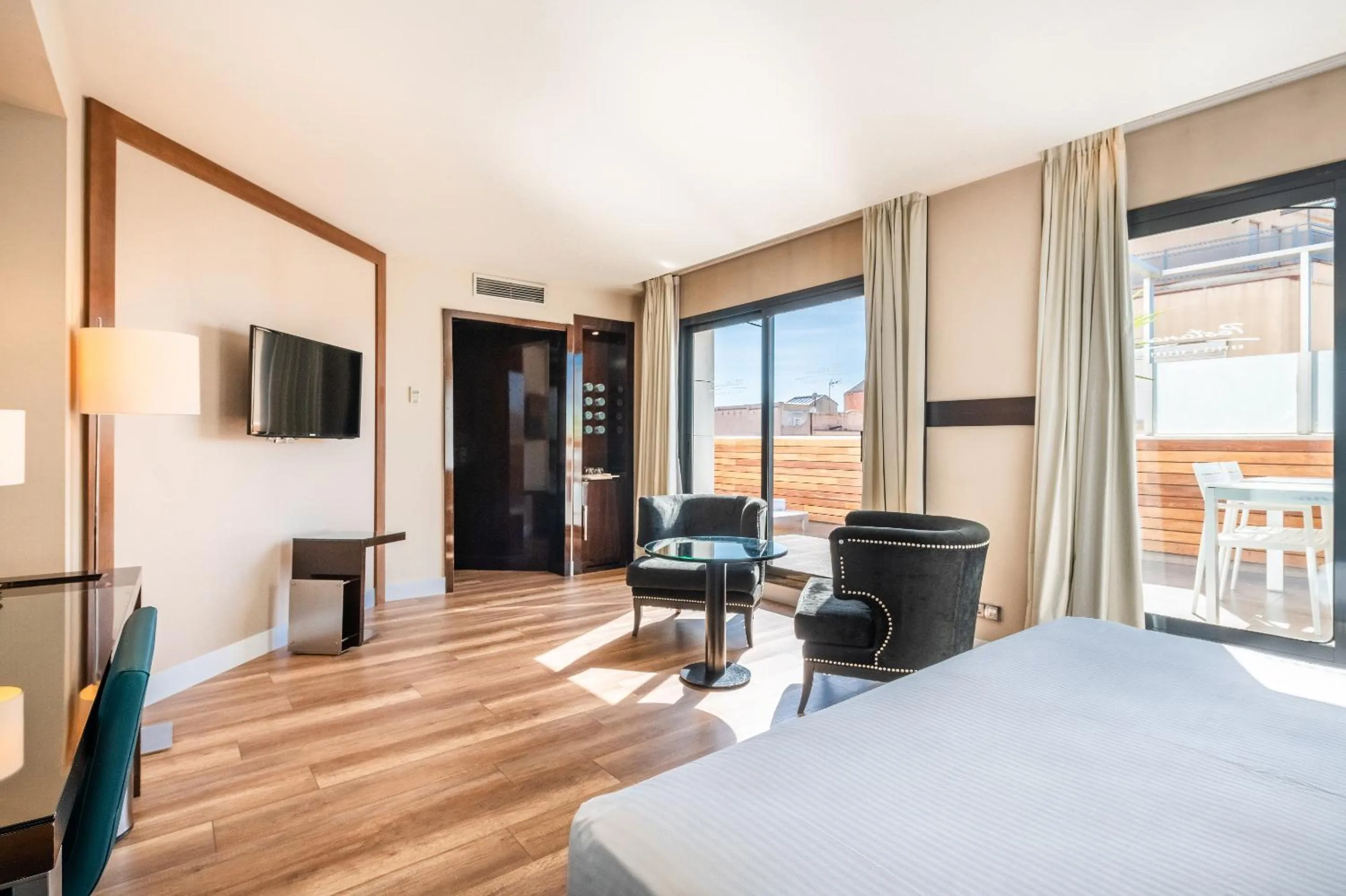 View (from property/room), Bed in Pestana Arena Barcelona