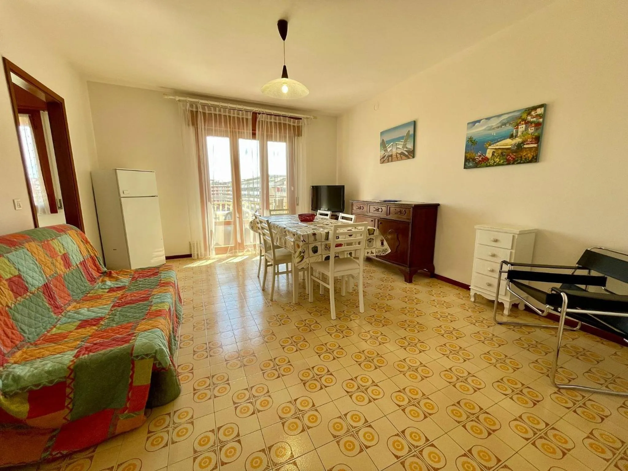 Living room in Vibrant apartment close to the beach - Beahost