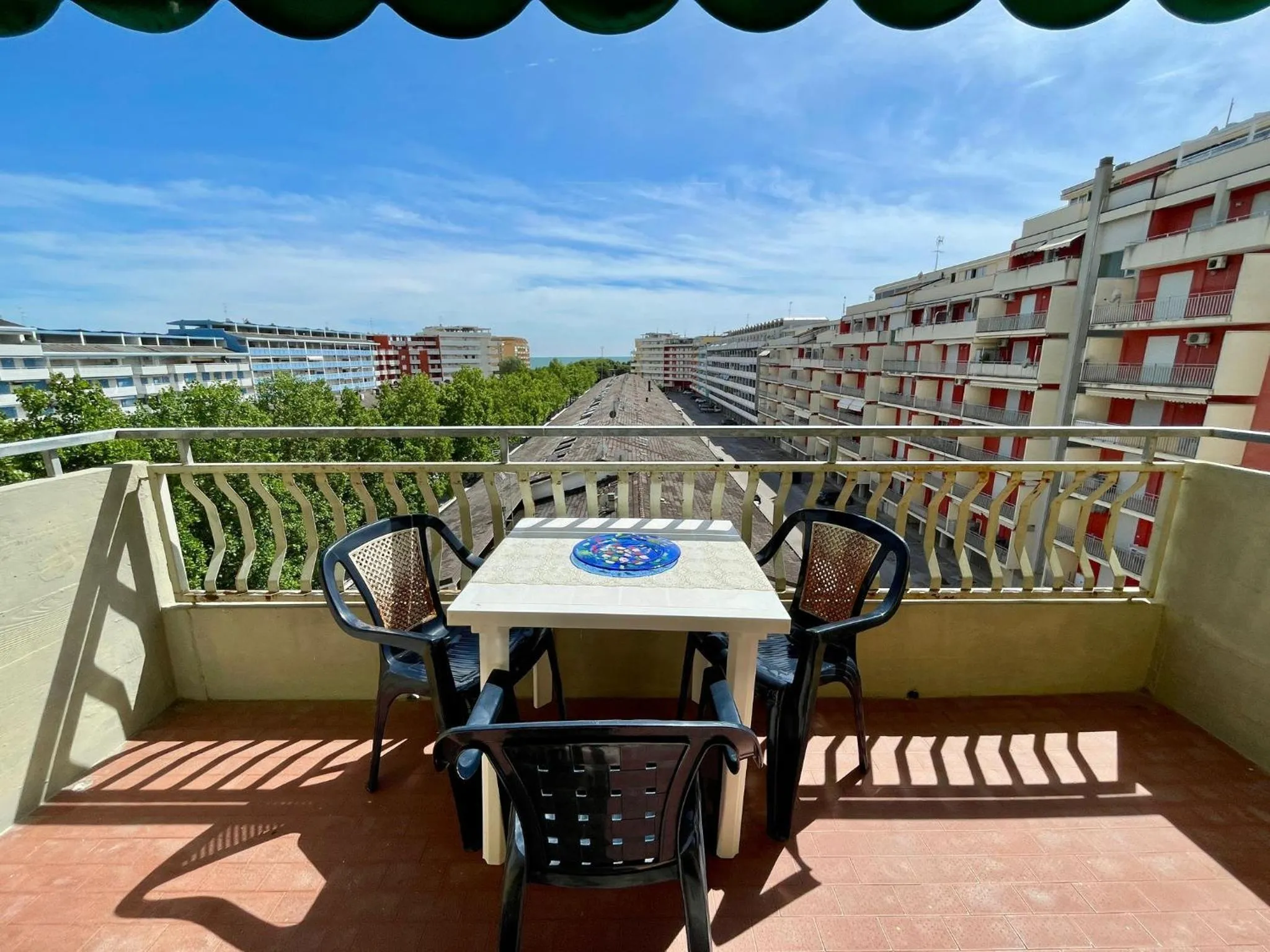 Balcony/Terrace in Vibrant apartment close to the beach - Beahost