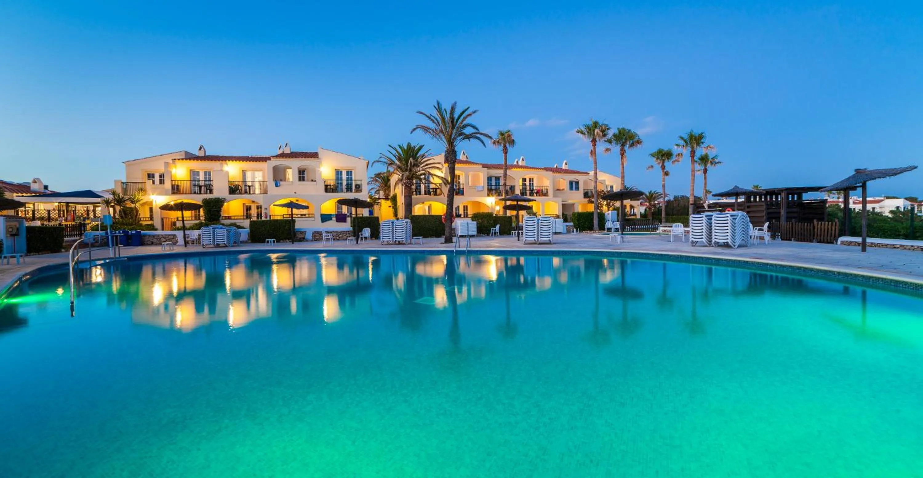 Swimming pool in Globales Binimar